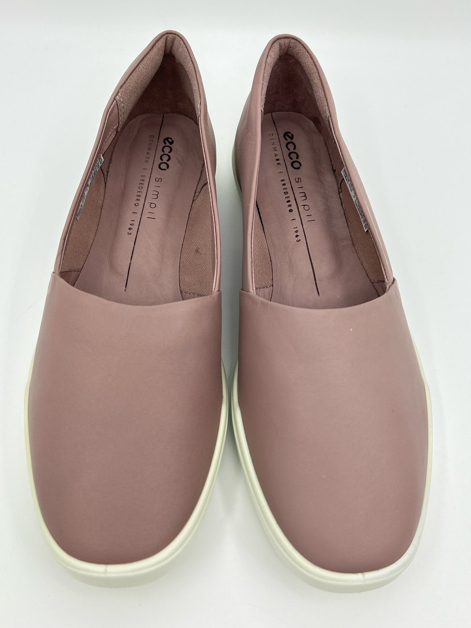 ECCO Size 6.5/7 Rose Women Flats