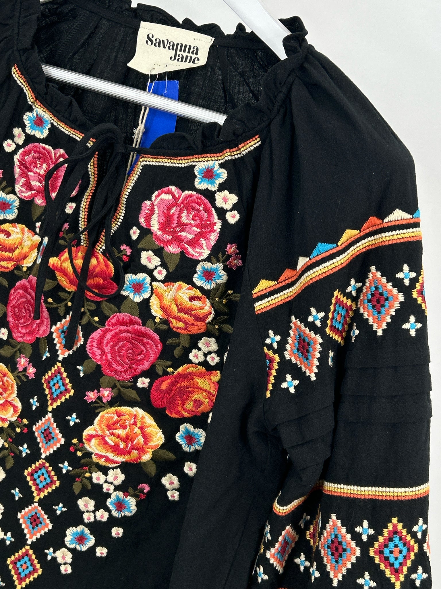 SAVANNA JANE NWT Size S Black Floral Women Top