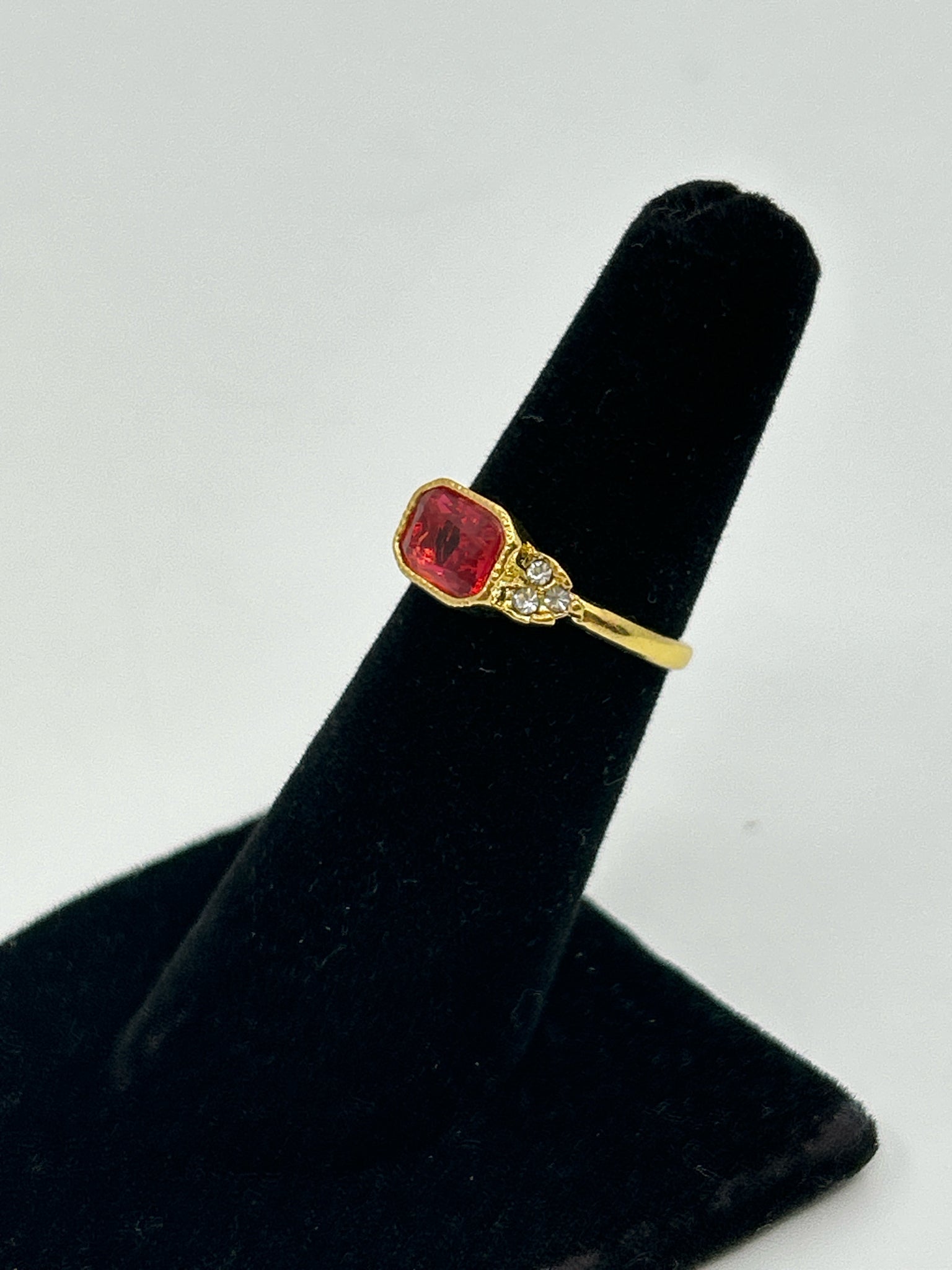 D'JOY Gold and red Size 6 Ring