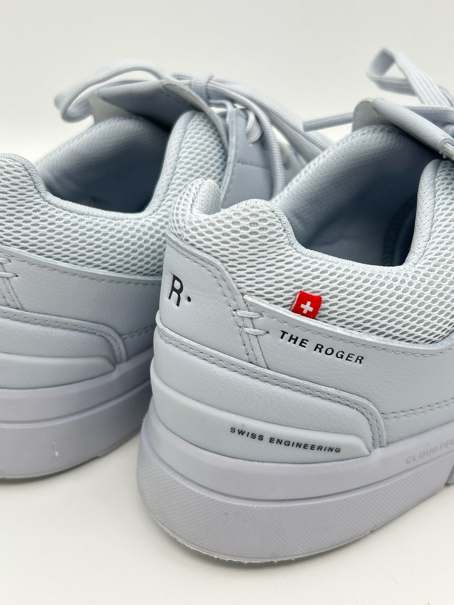 ON CLOUD Size 8 Baby Blue Women Sneakers