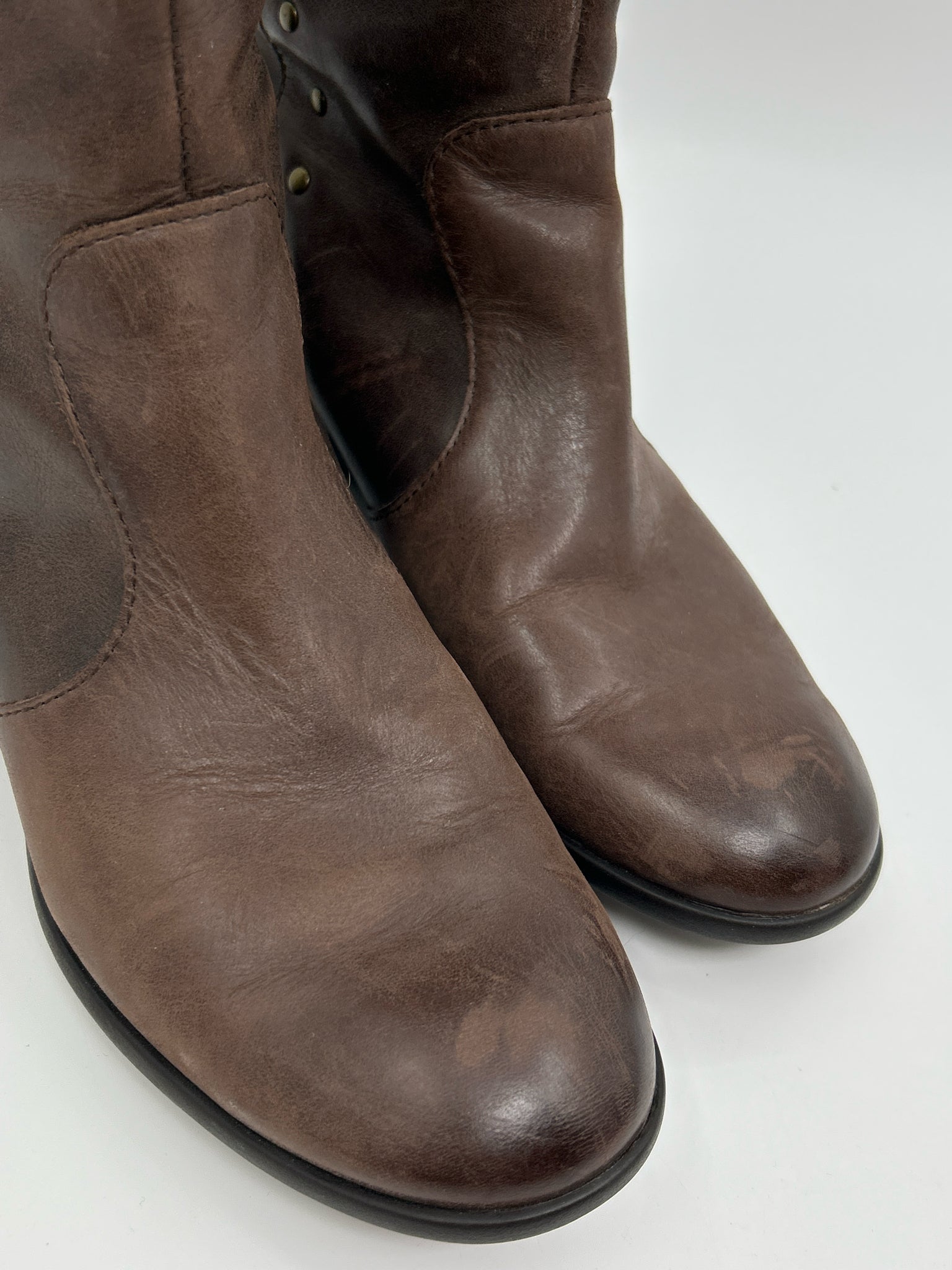 BORN Size 7M Brown Women Boots