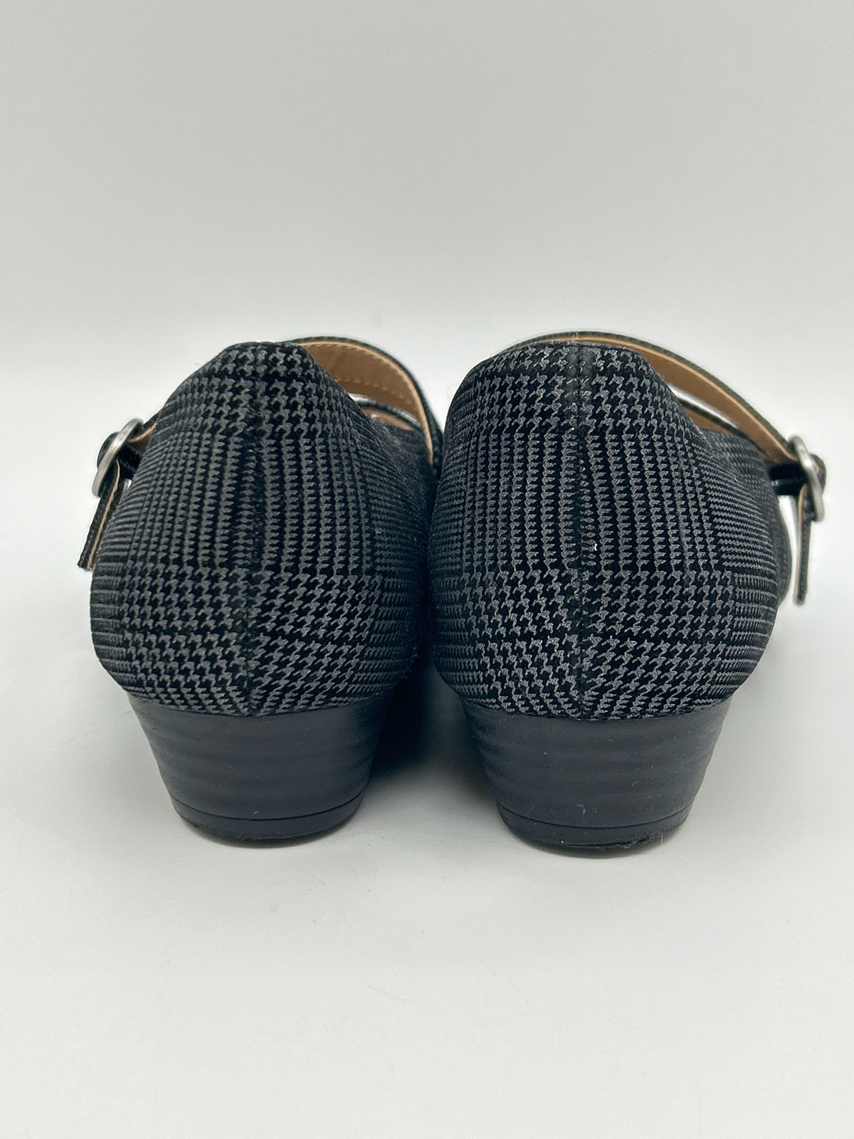 NATURALIZER Size 9M Grey Women Flats
