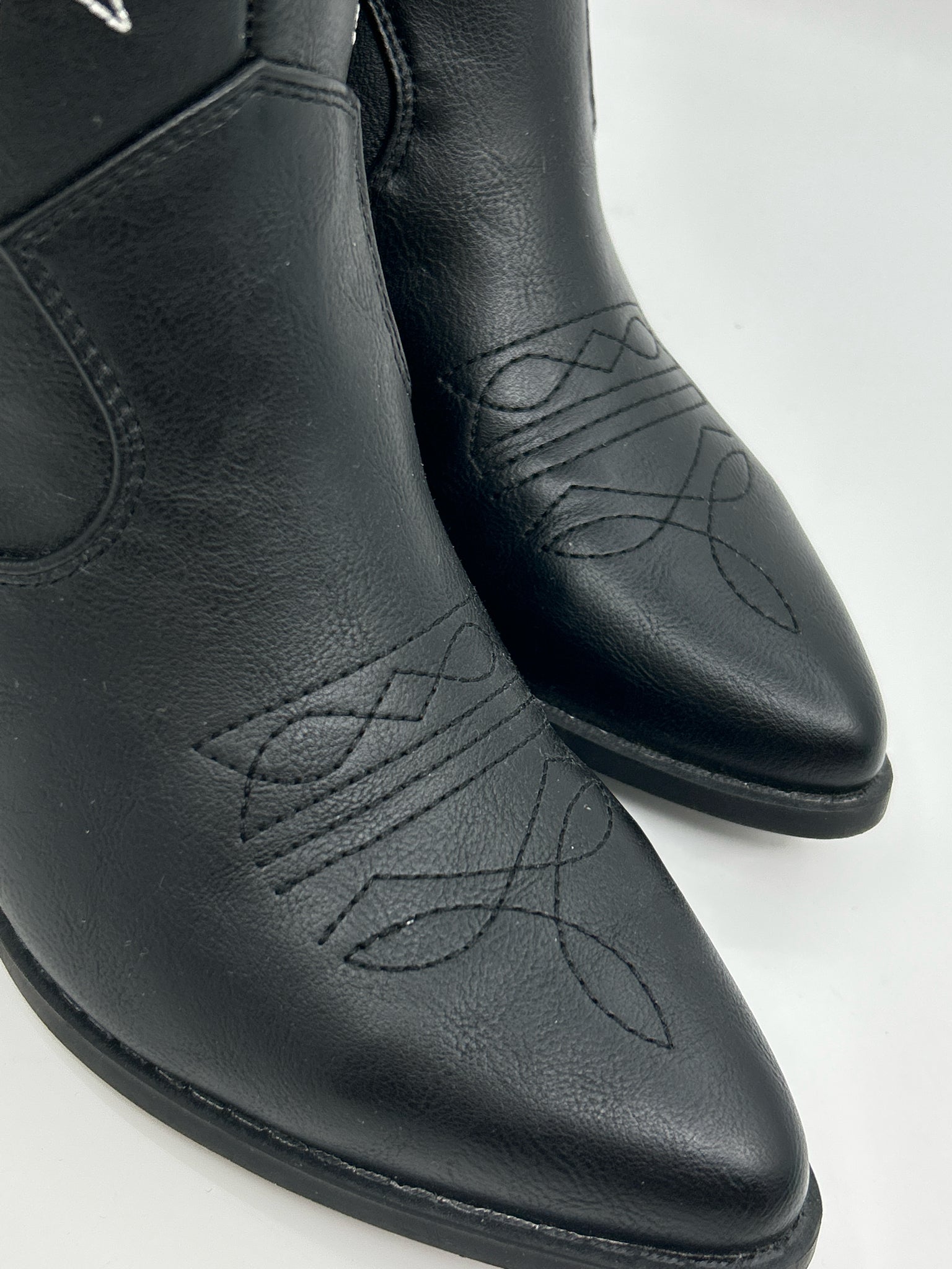 SODA Size 8 Black Women Boots