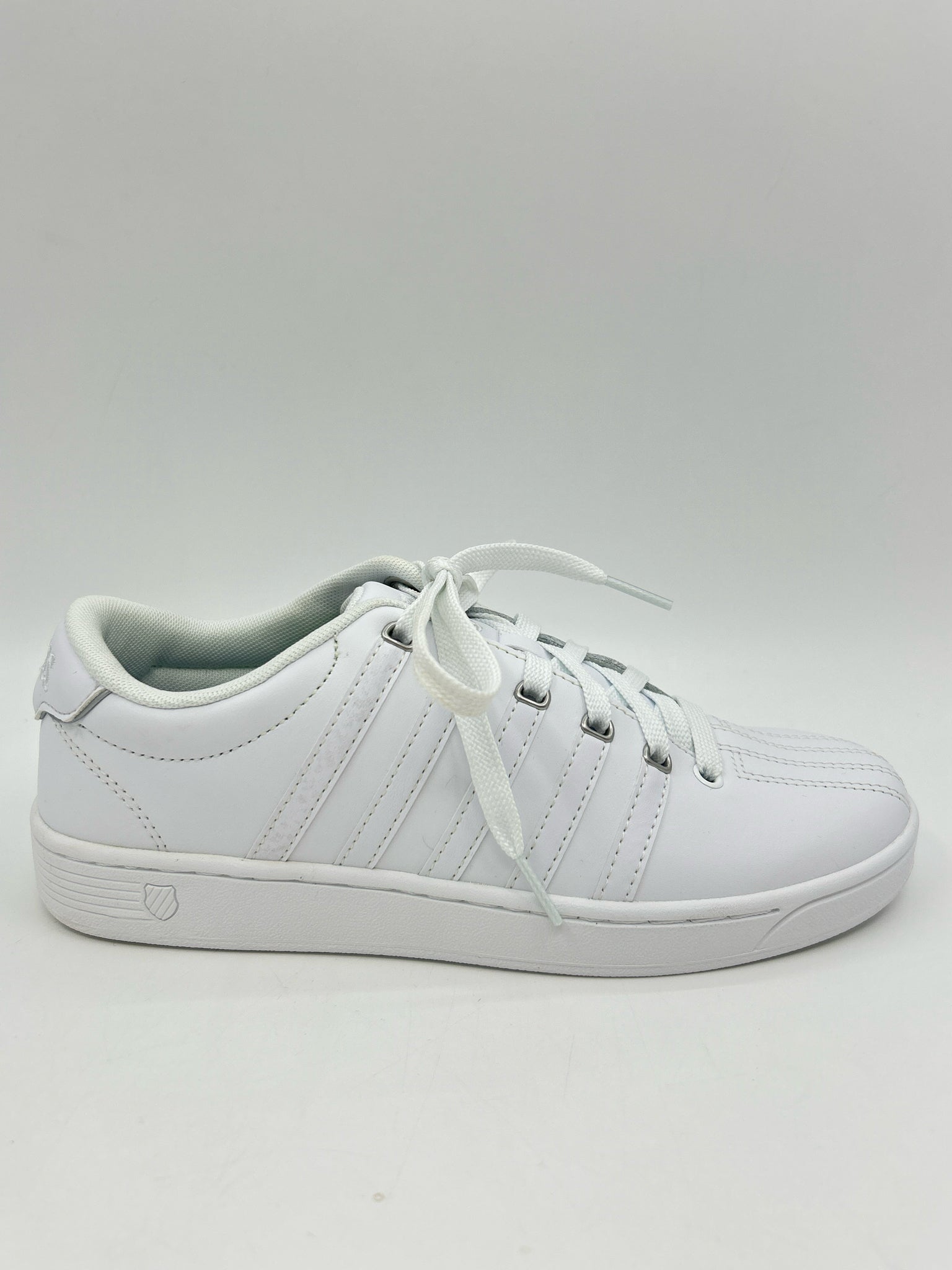 K SWISS NWT Size 7 White Women Sneakers