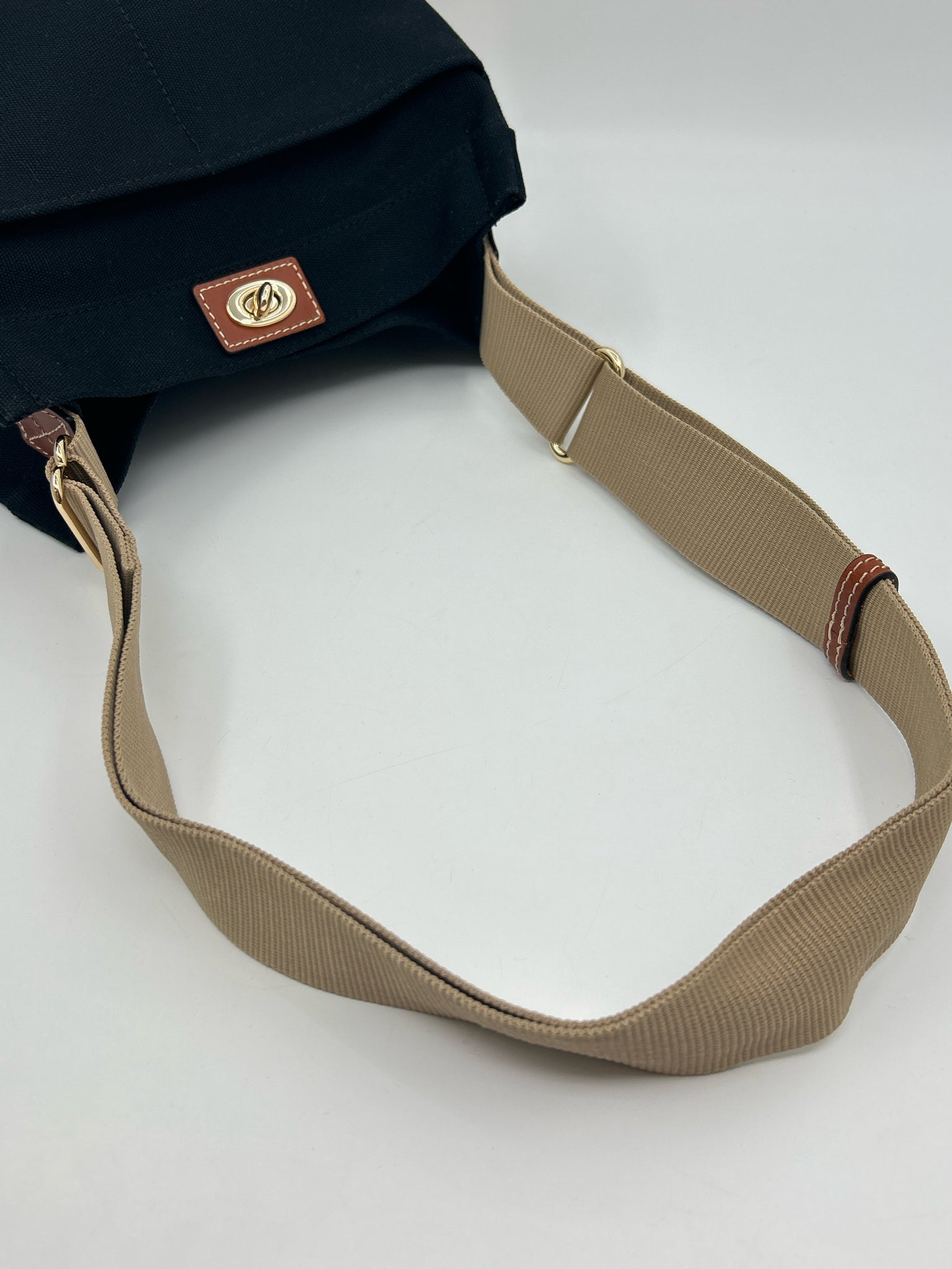 DOONEY & BOURKE Black Women Purse