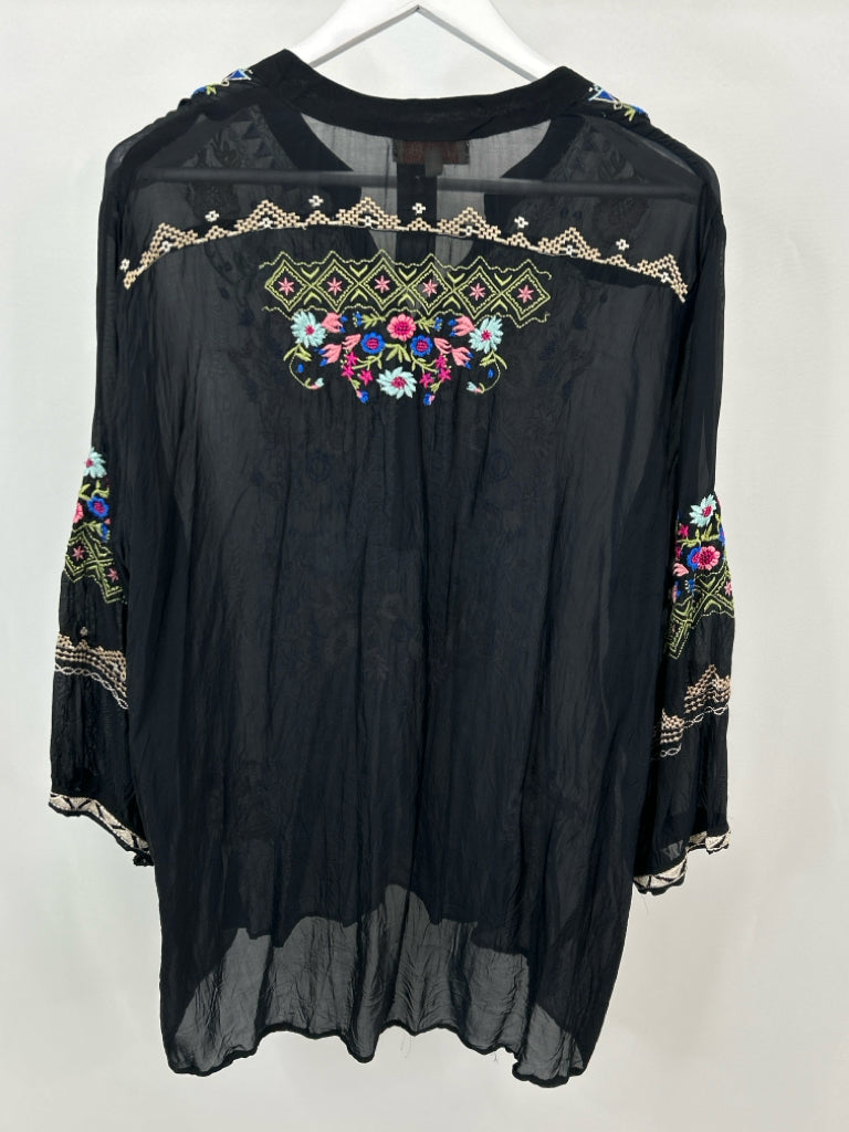 All About Her Women Size 2XL Black Print Top