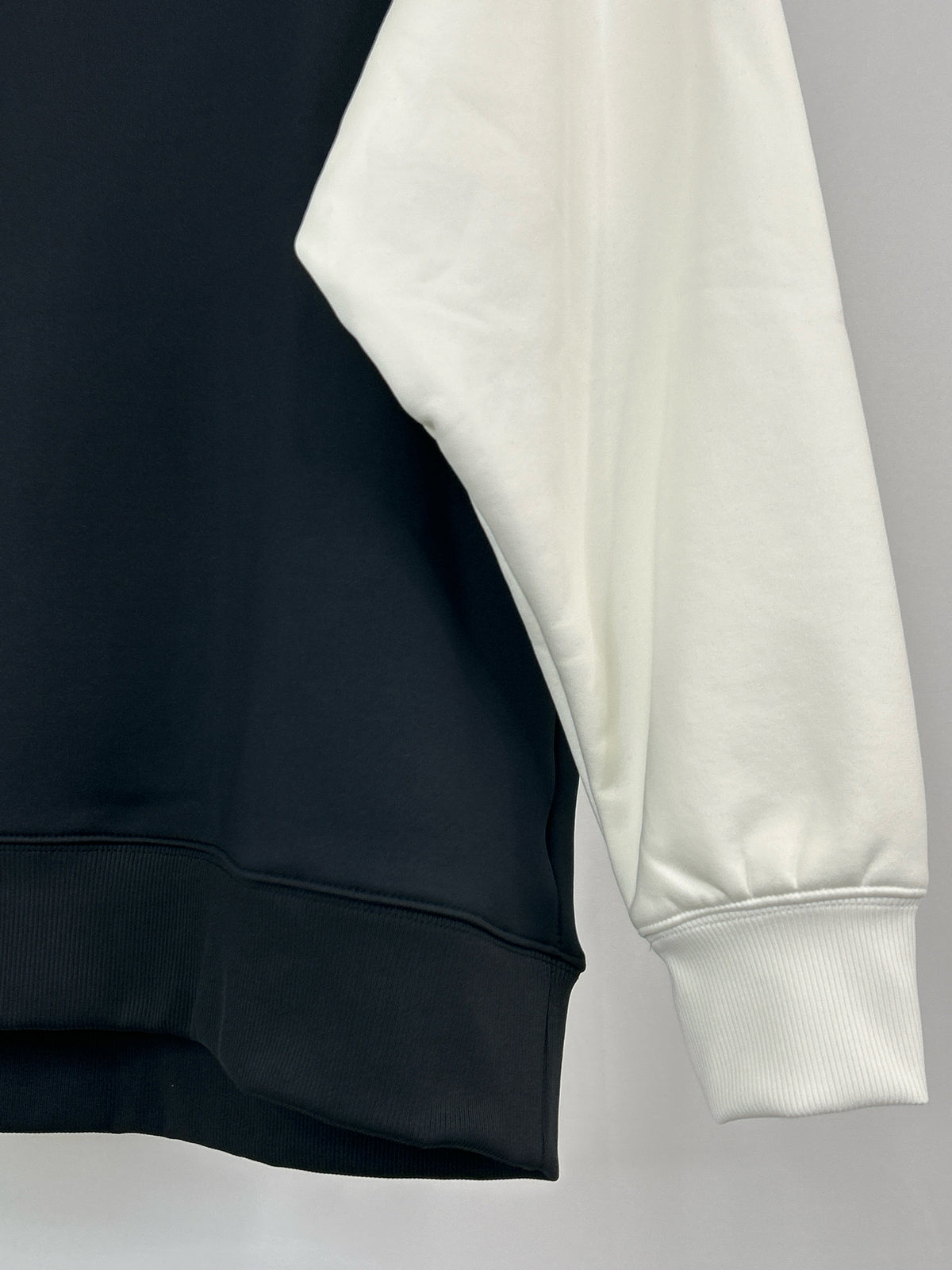 NIKE Size M Black and White Women Pullover