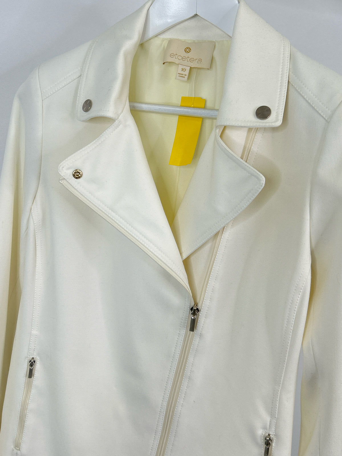ETCETERA White Magnet