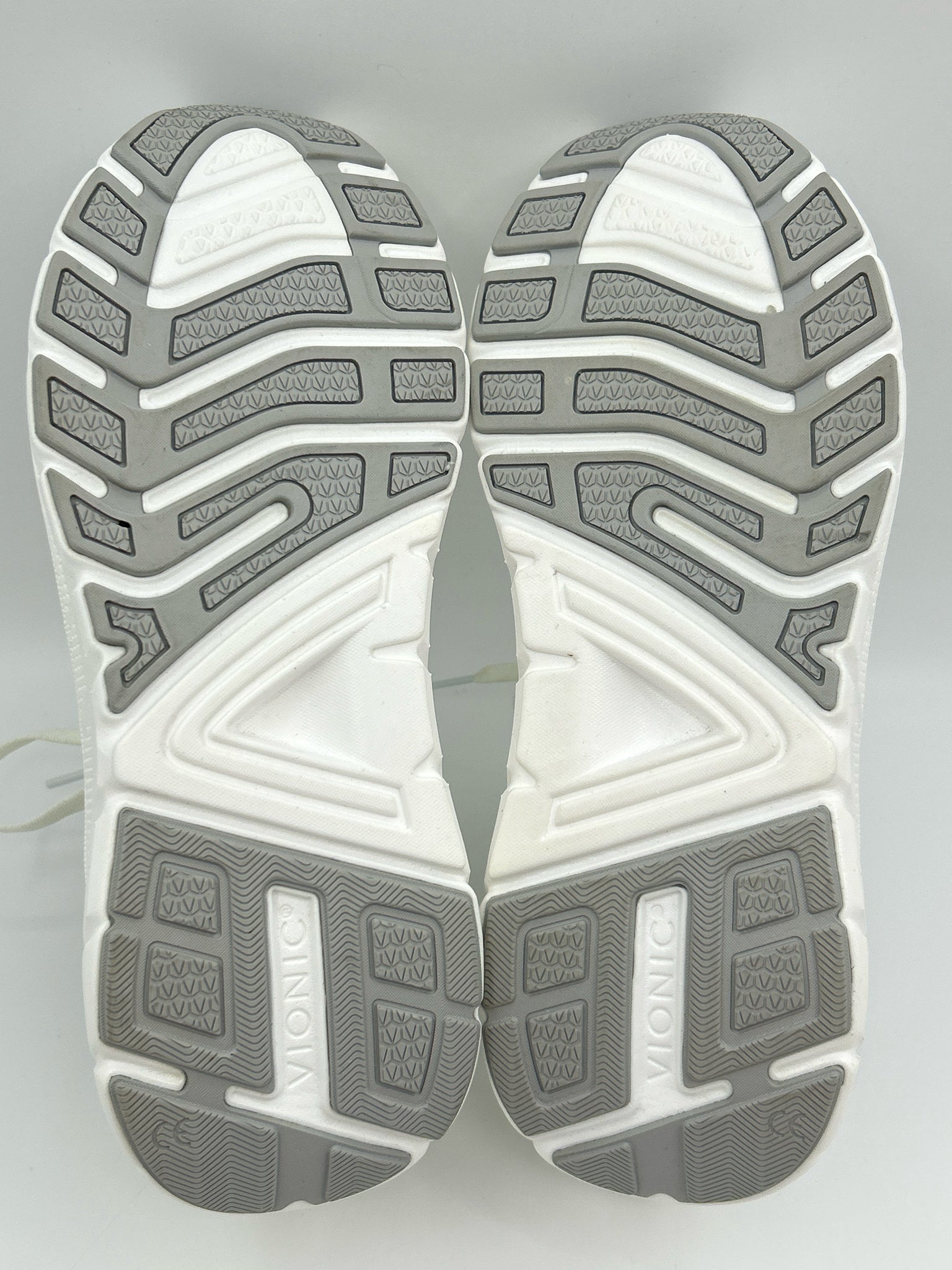 VIONIC Size 8.5 White Women Sneakers