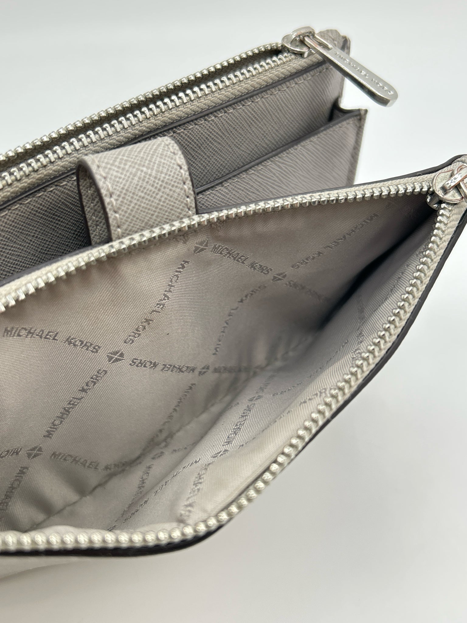 MICHAEL KORS Grey Women Wristlet