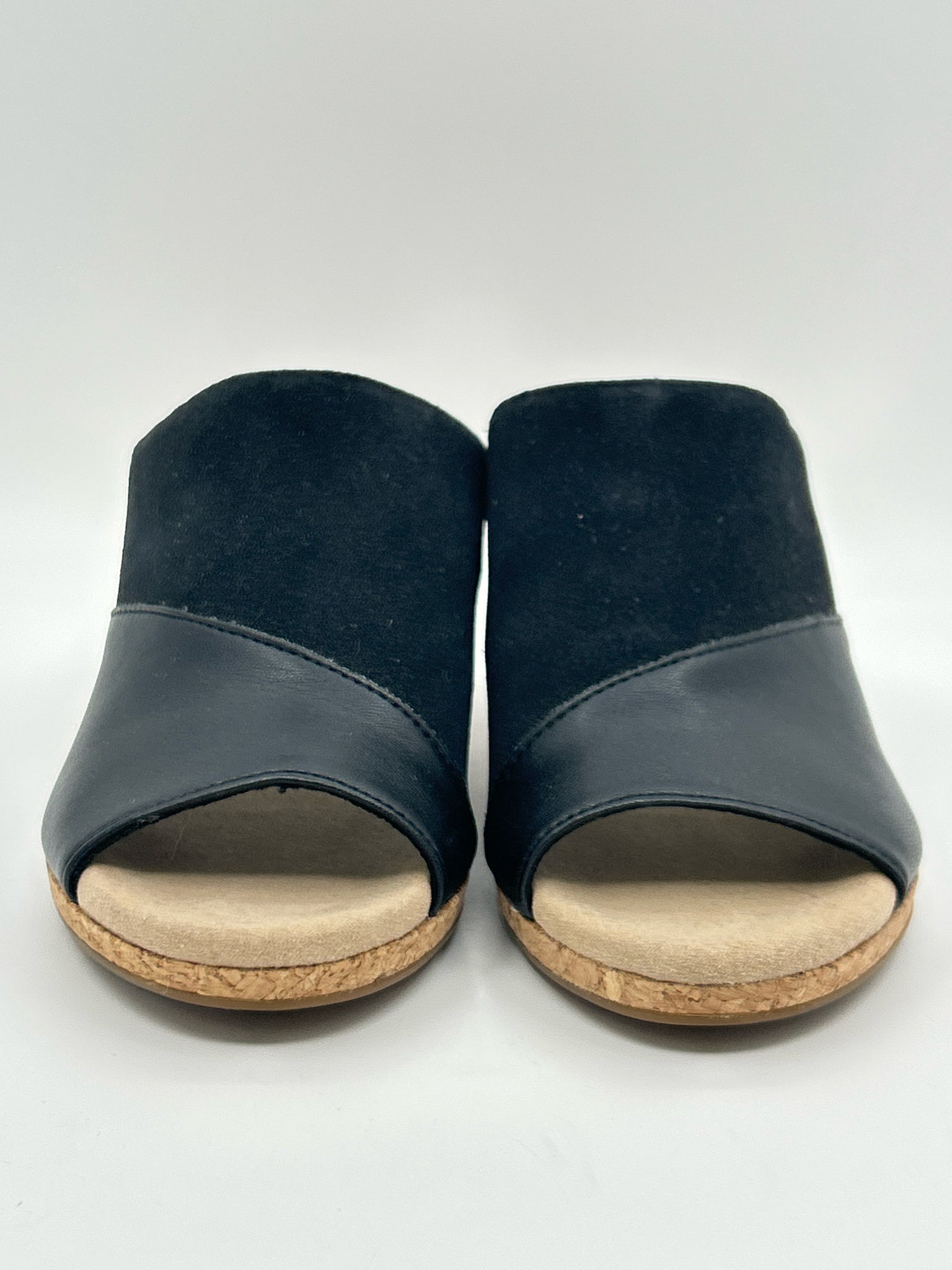 CLARKS Size 6.5M Black Women Sandal