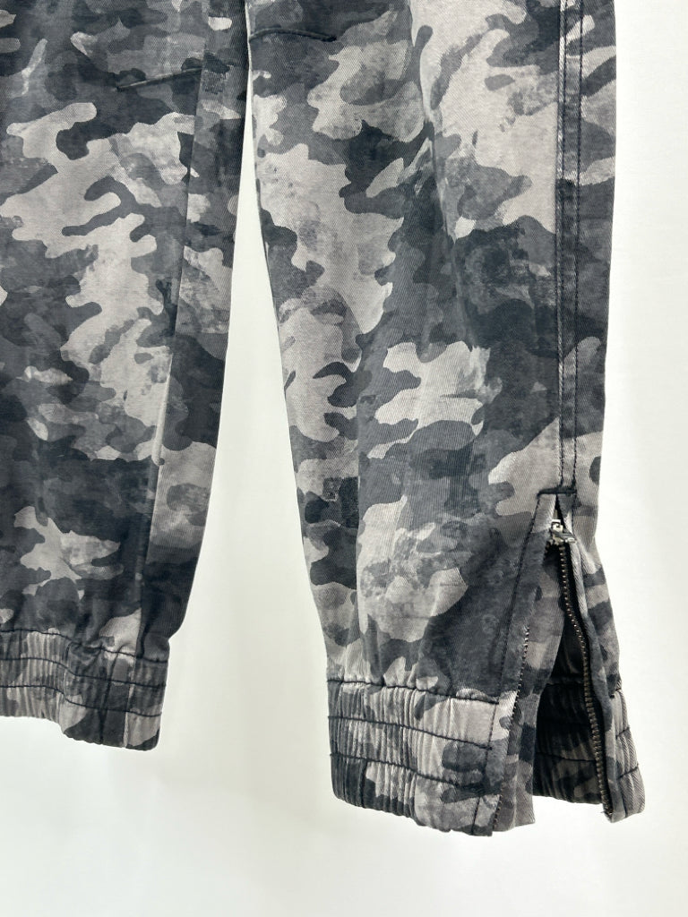 SPANX Women Size 2X Grey Camo Pants