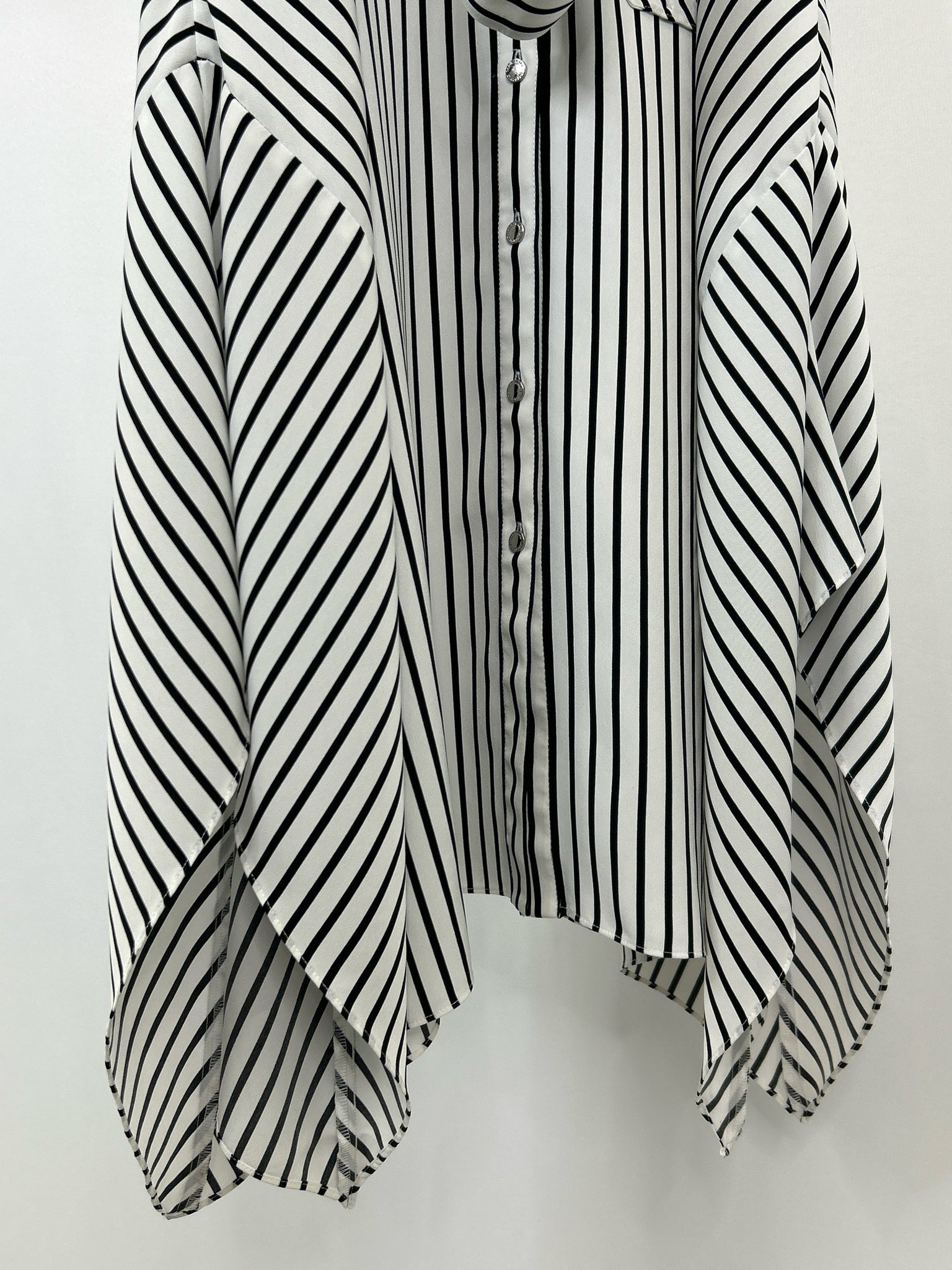 KARL LAGERFELD Size M White & Black Women Dress