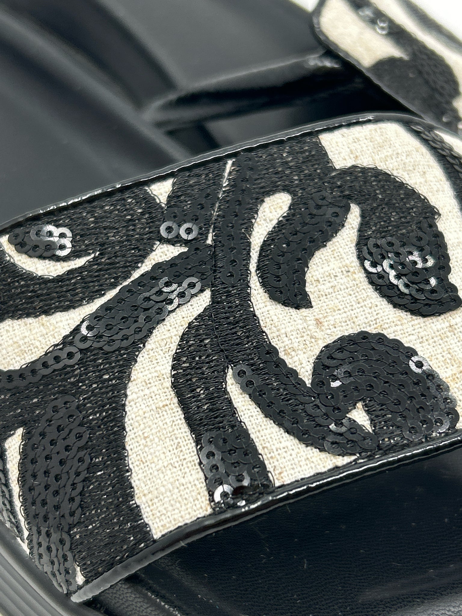 Donald J Pliner Size 9.5M Black Women Sandal