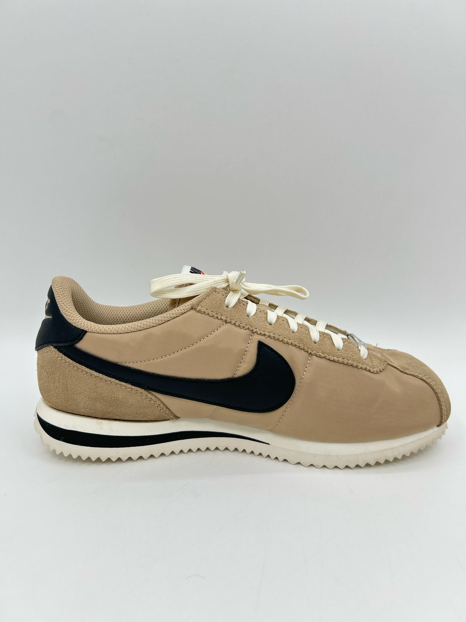 NIKE Size 8.5 BEIGE AND BLACK Women Sneakers