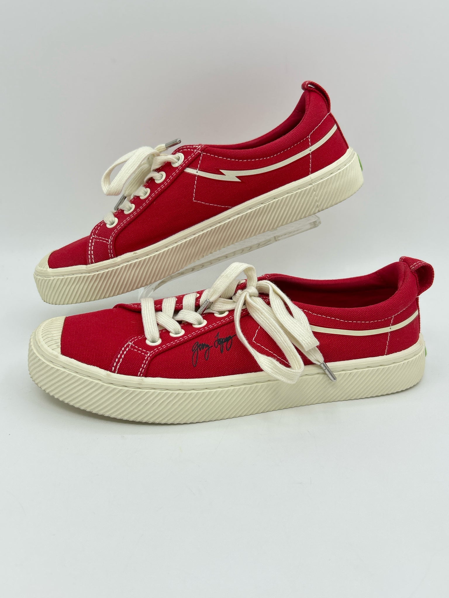 CARIUMA Size 9 red and white Women Sneakers