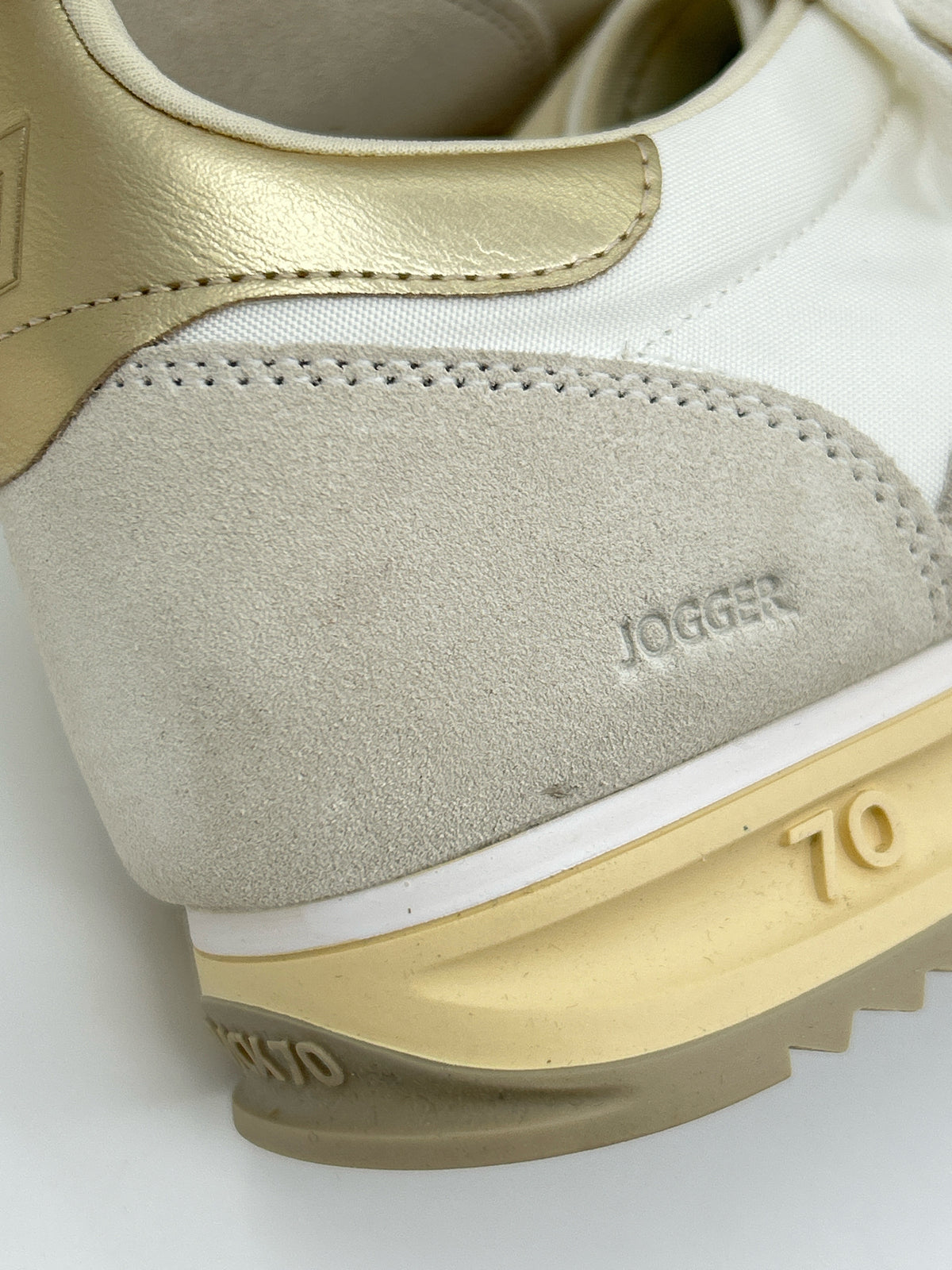 Back 70 Streetwear Size 39 White and Gold Women Sneakers NIB