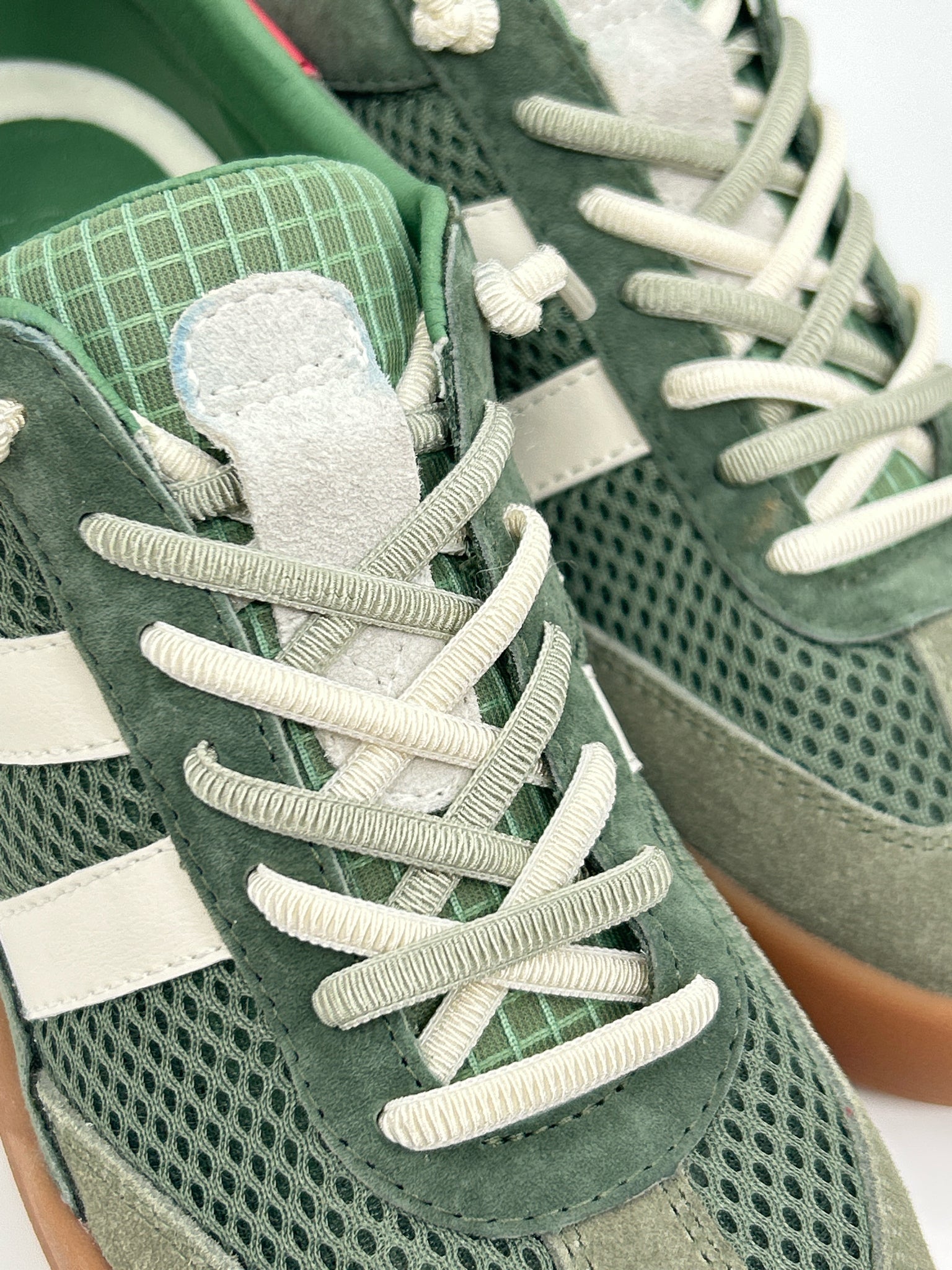 STEVE MADDEN Size 8.5 GREEN AND PINK Women Sneakers