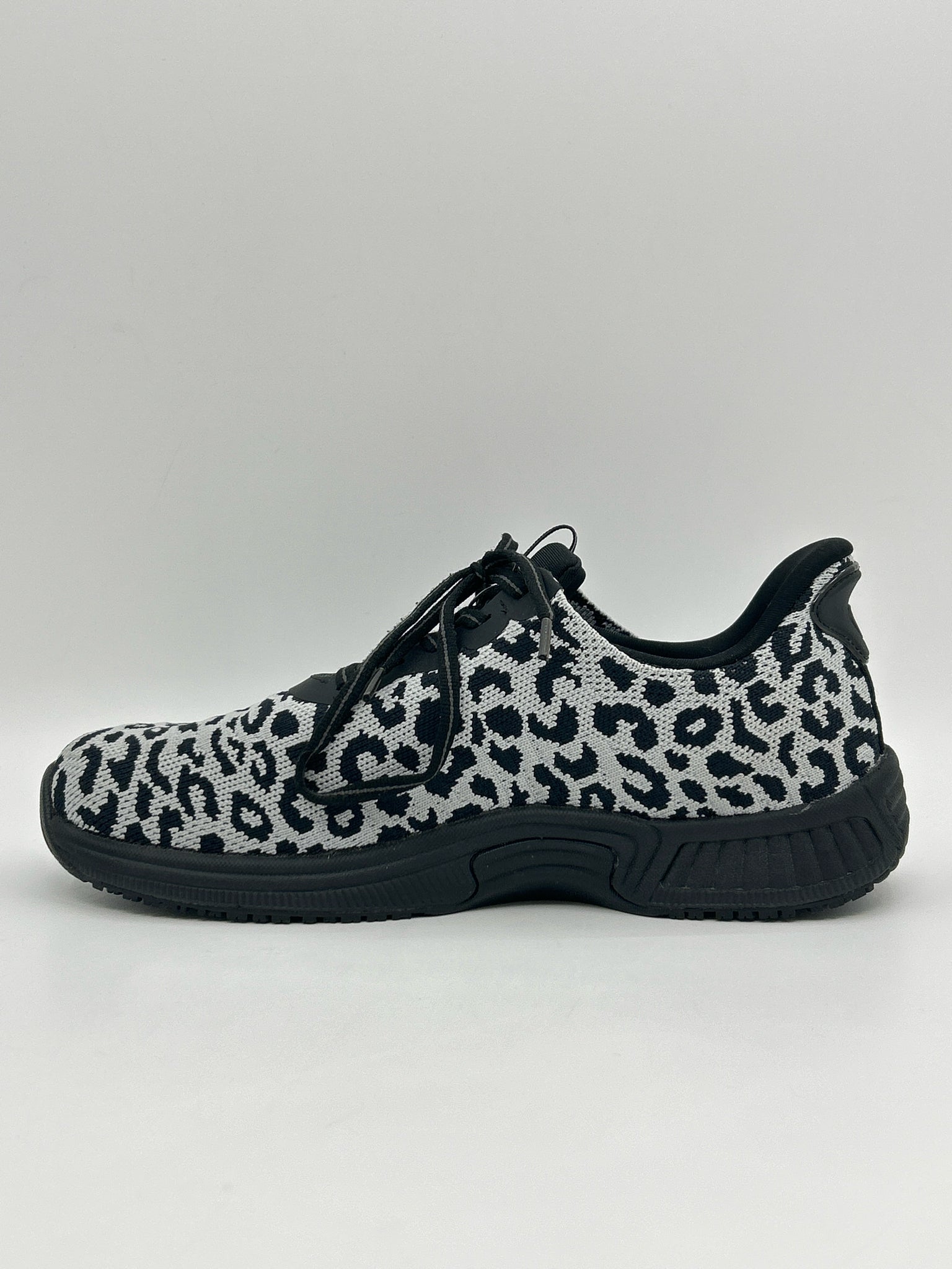 ORTHOFEET Size 9.5 GRAY AND BLACK Women Sneakers