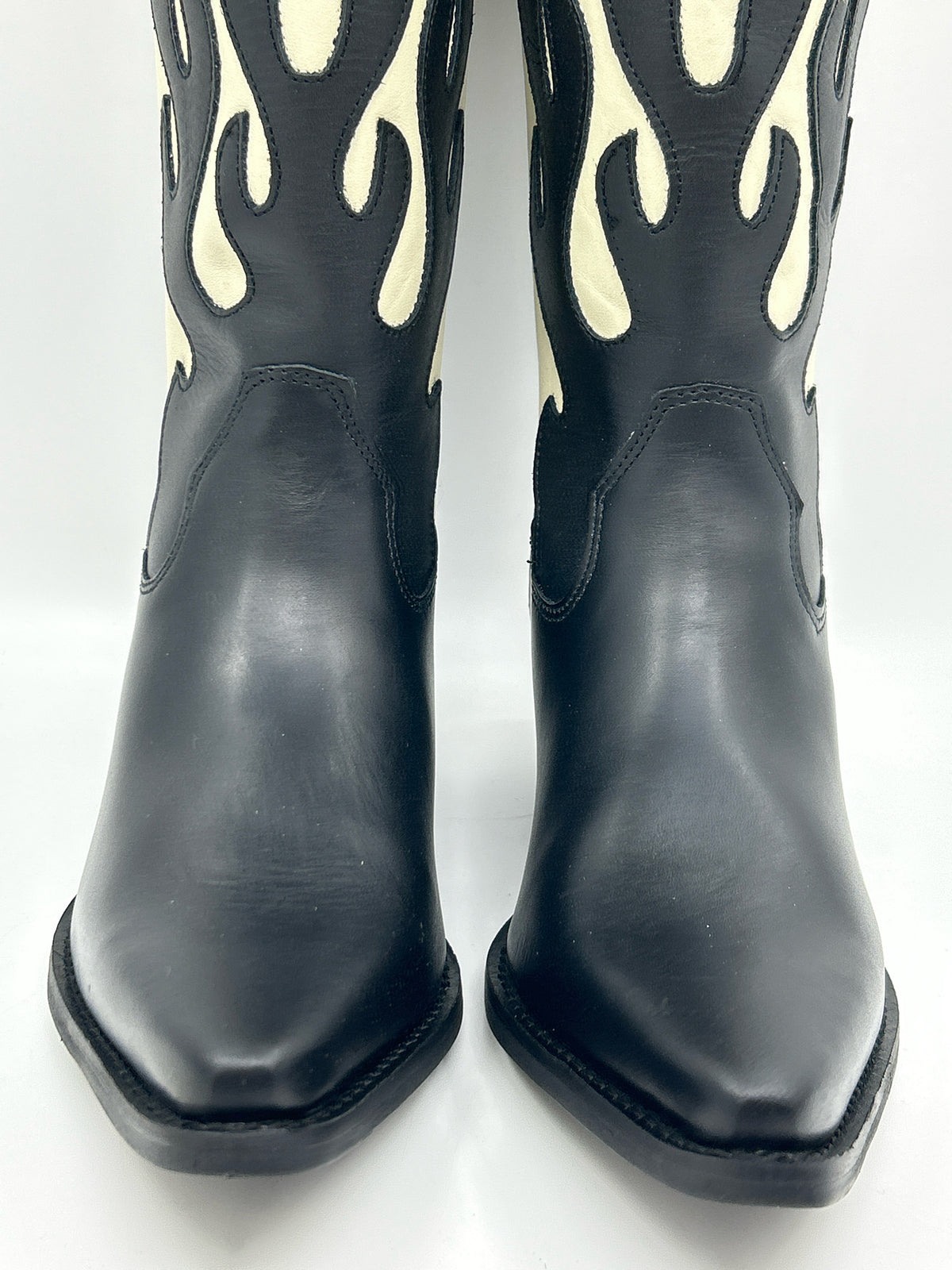 DINGO Size 8.5M Black & Cream Women Boots