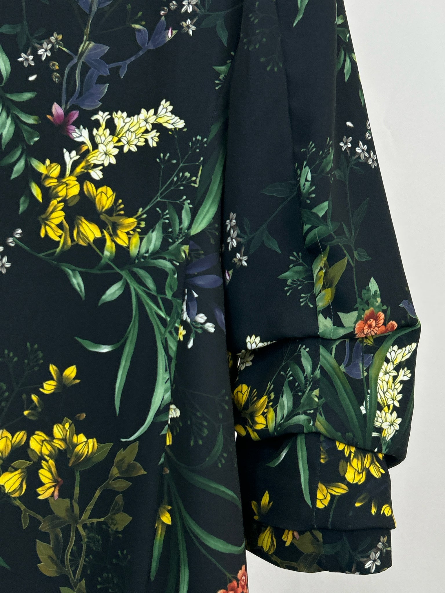 CHICO'S Size 8 Black Floral Women Blazer