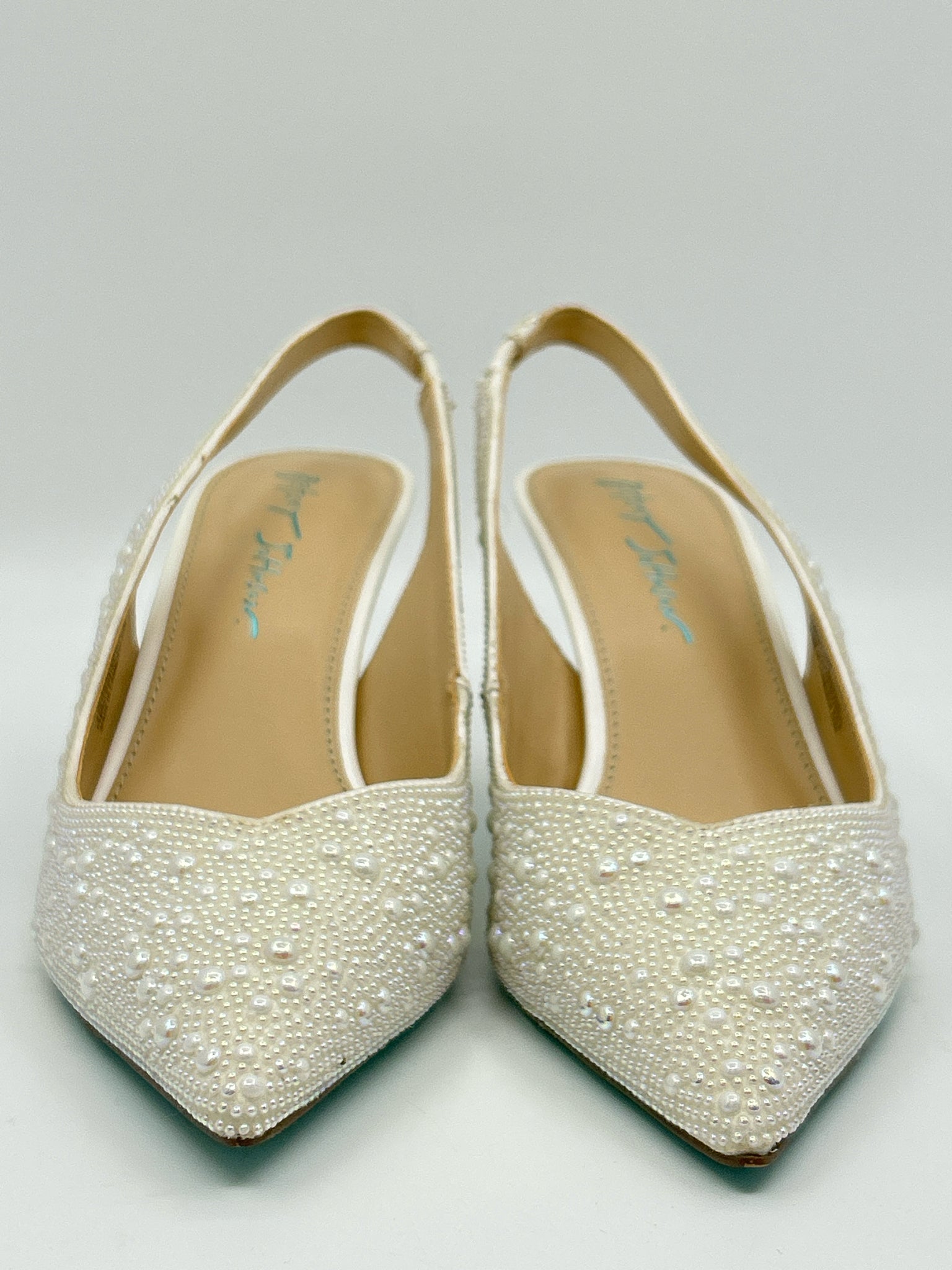 BETSEY JOHNSON NIB Size 7.5M Ivory Women Pumps