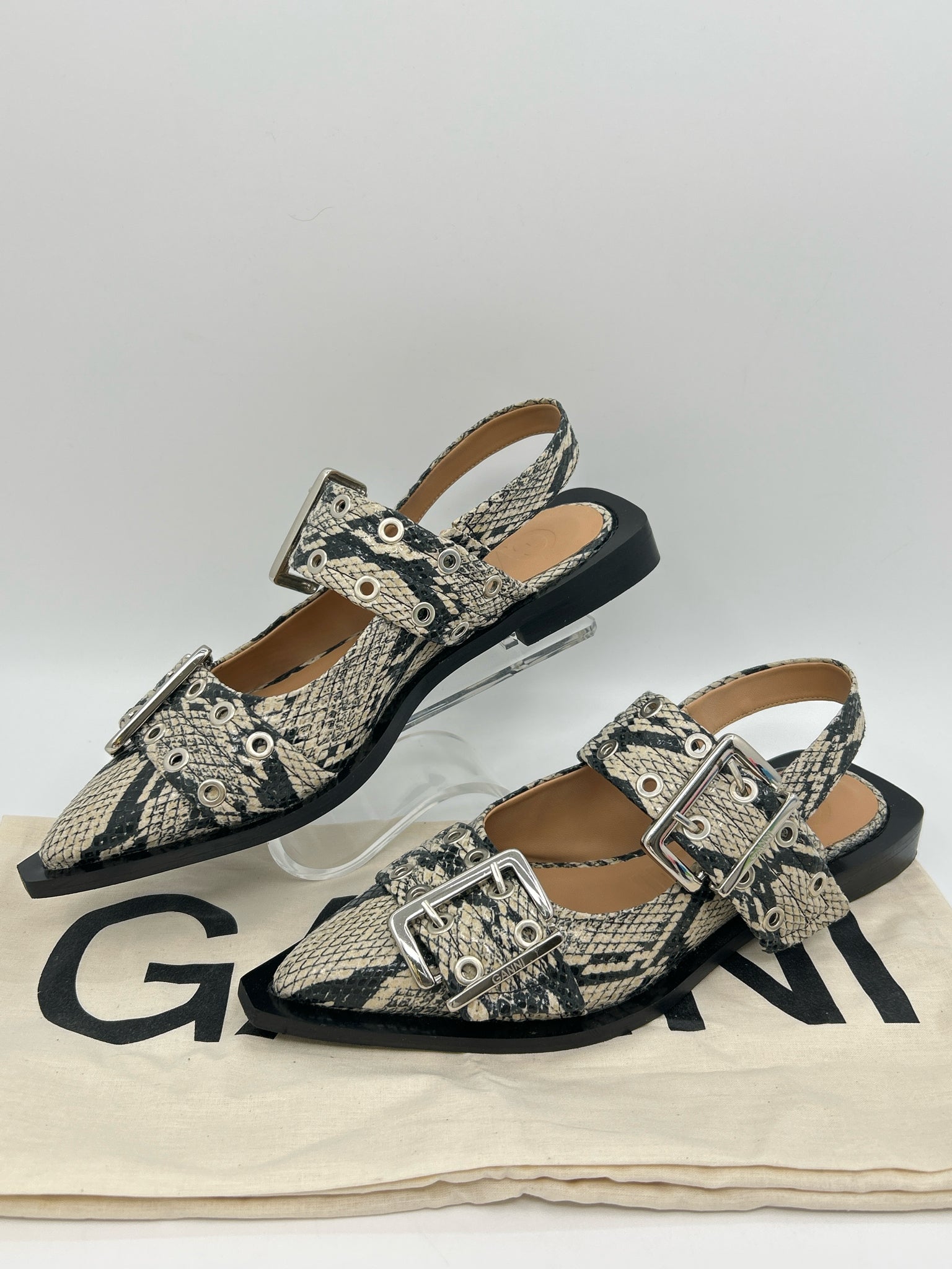 GANNI Size 38/8 CREAM AND BLACK Women Sandal