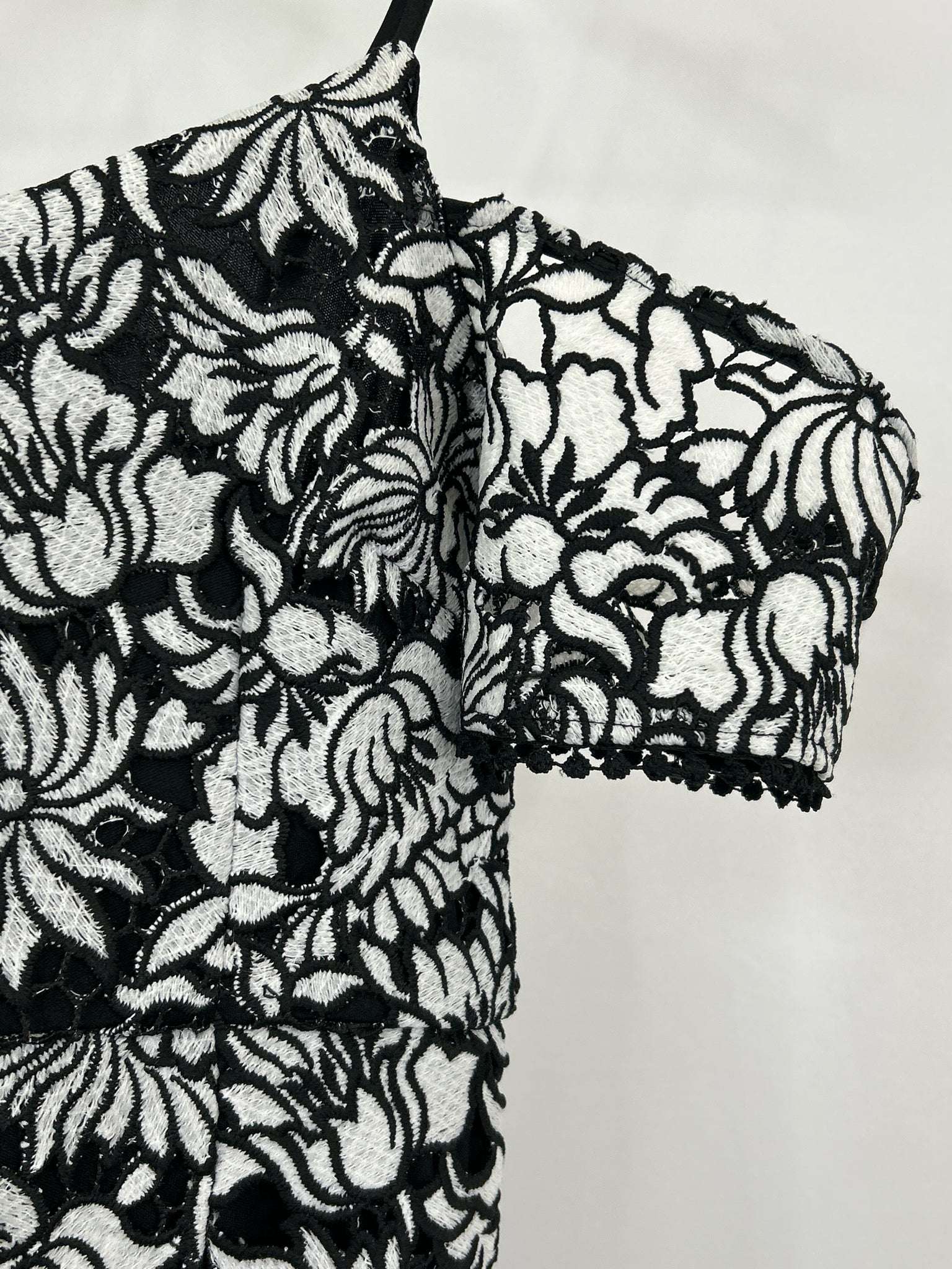 ROMEO + JULIET Size S Black Floral Women Dress NWT