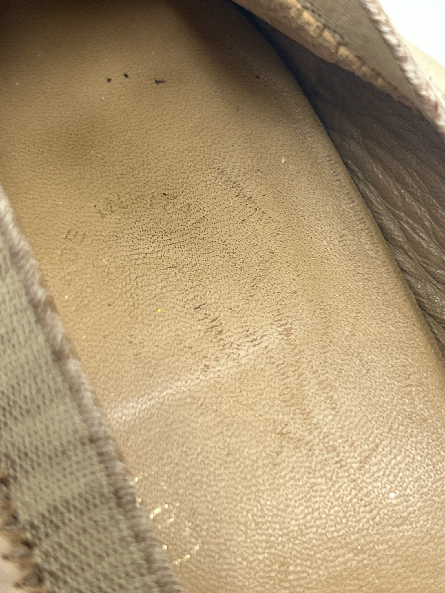 CHANEL Size 38 Cream Women Pumps