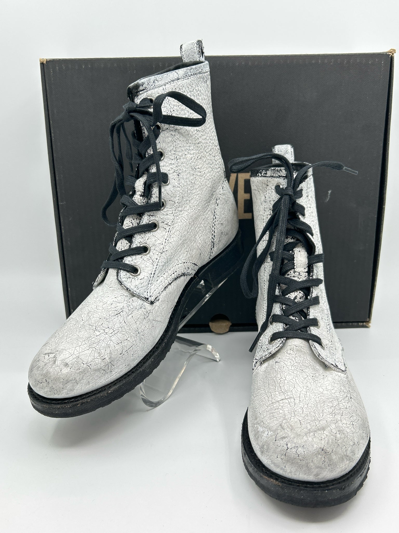 FRYE Size 8.5 White and black Women Boots