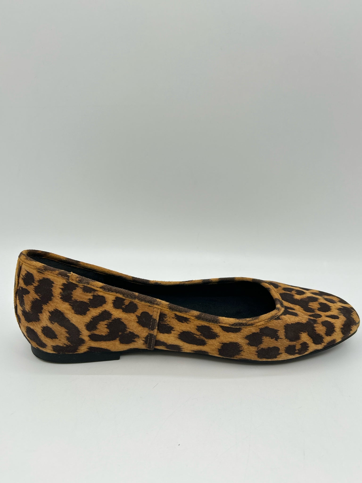 VIONIC Size 8 Animal Print Women Flats