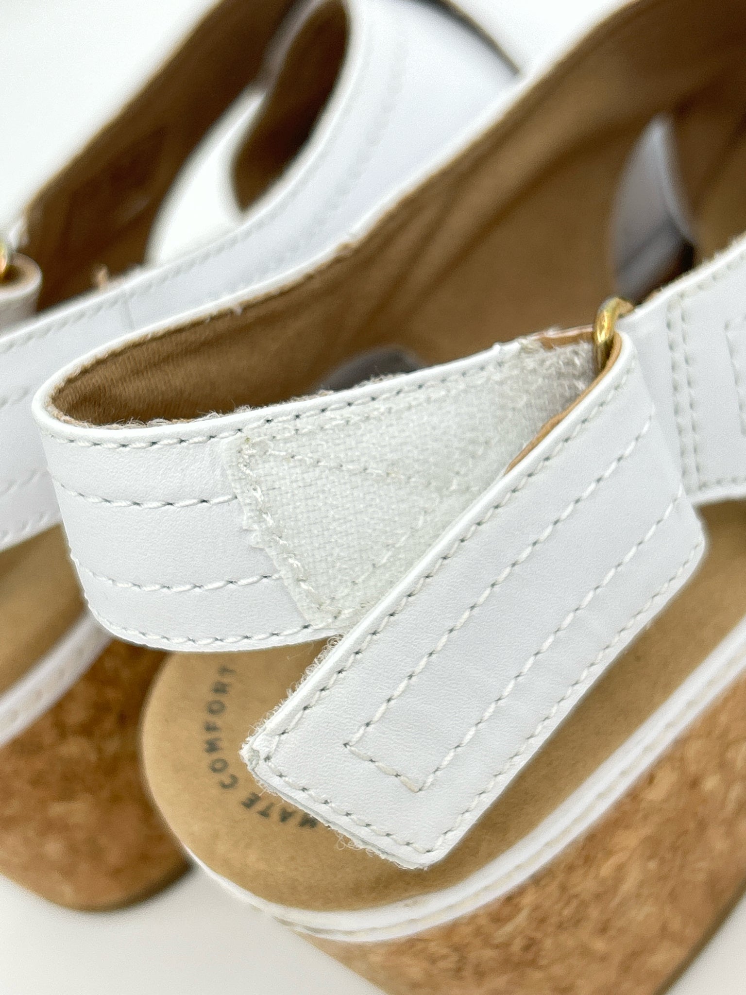 CLARKS Size 9.5 White & Brown Women Sandal