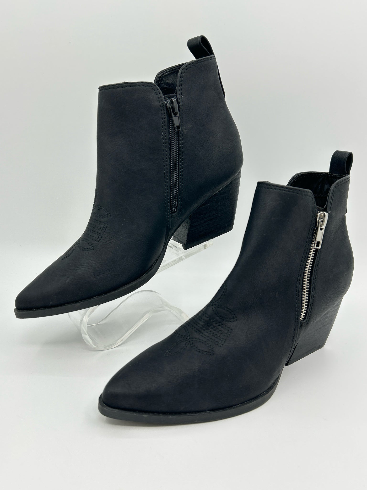 DOLCE VITA Size 8 Black Women Booties NWOB