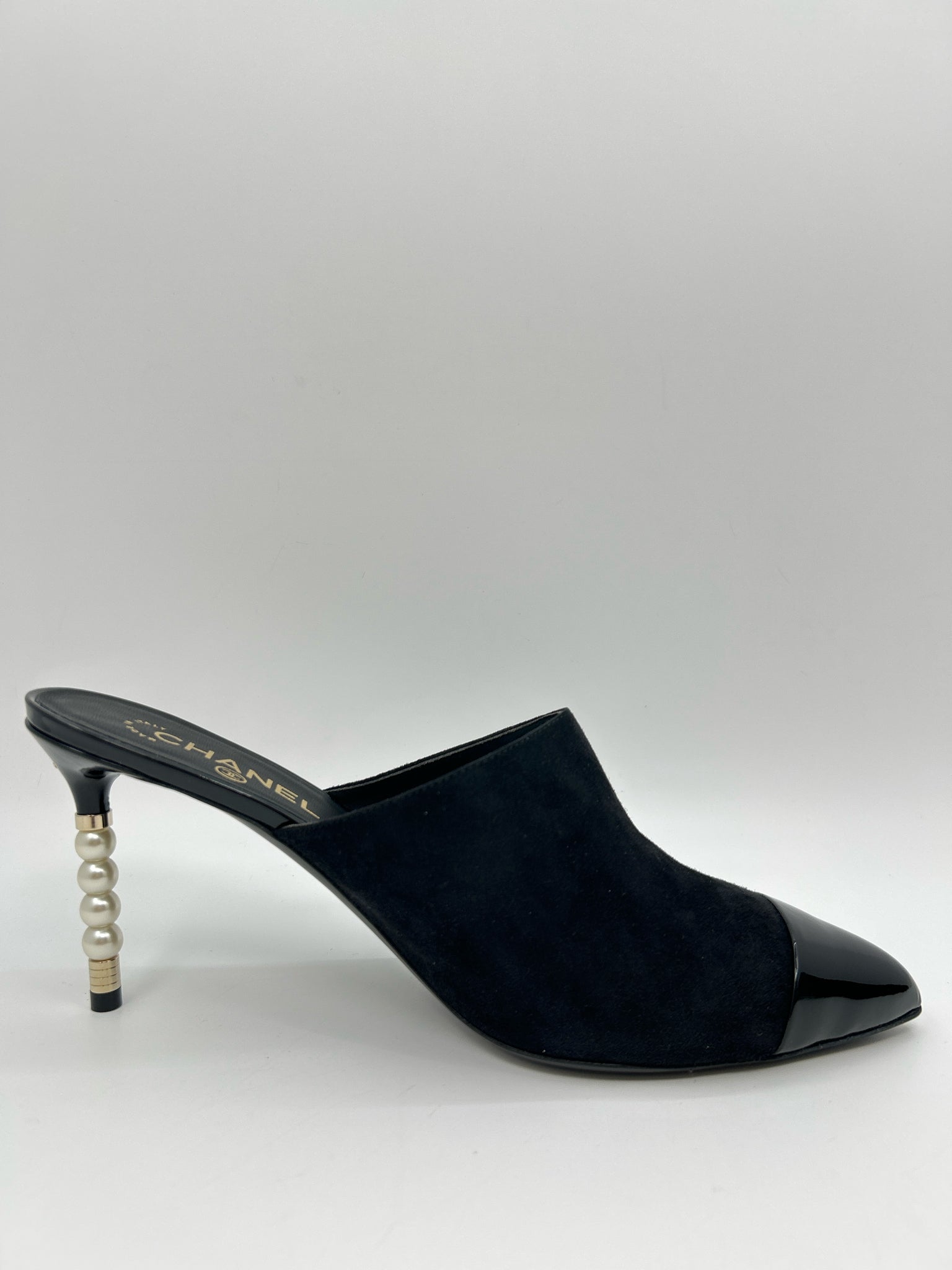 CHANEL Size 42 Black Women Pumps