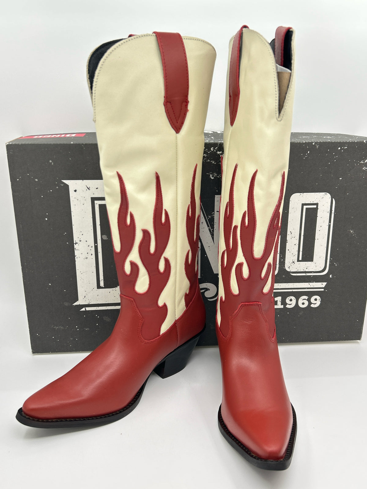 DINGO Size 8.5M Red & Cream Women Boots
