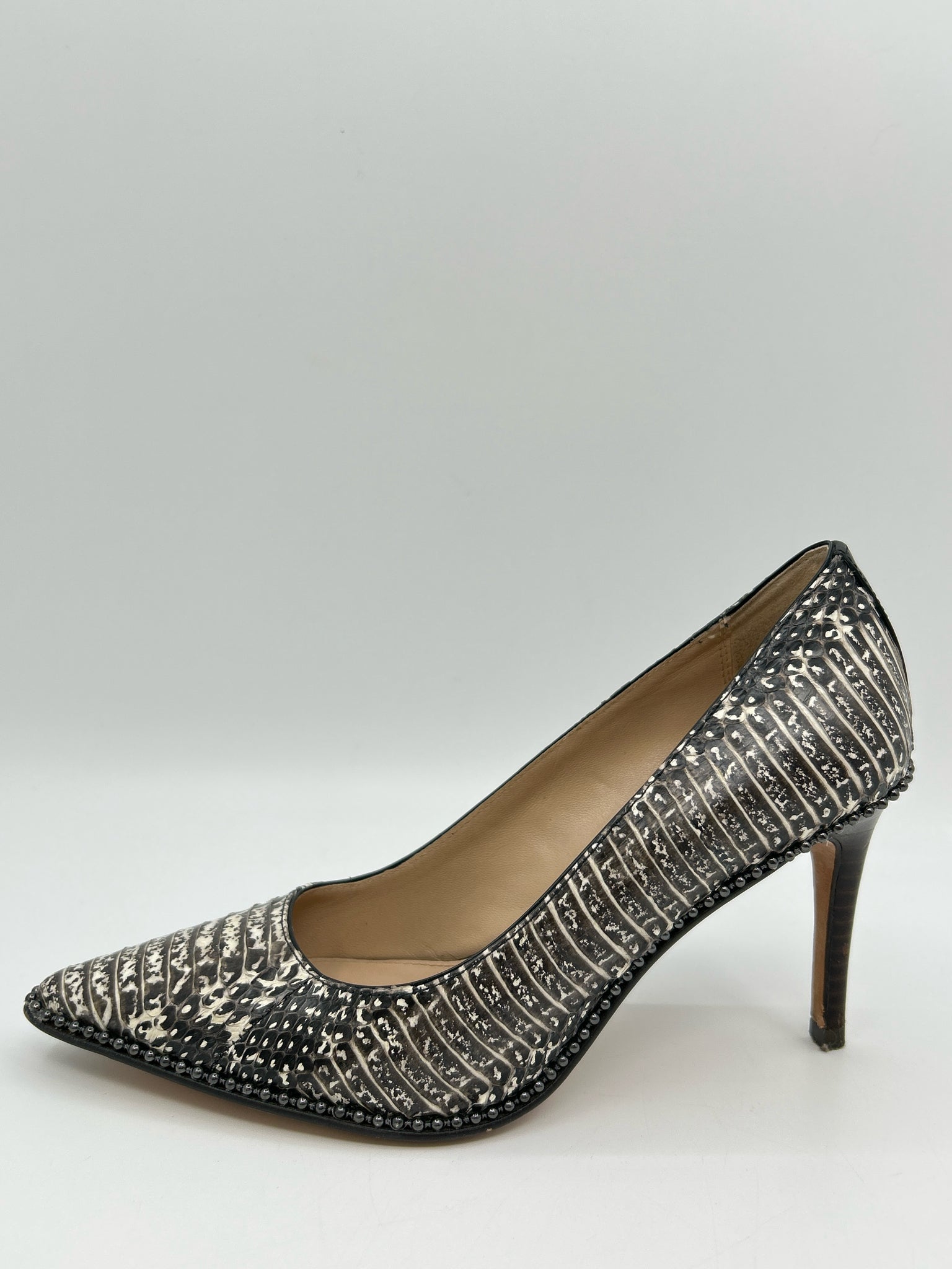 COACH Size 5.5B Brown Print Women Pumps