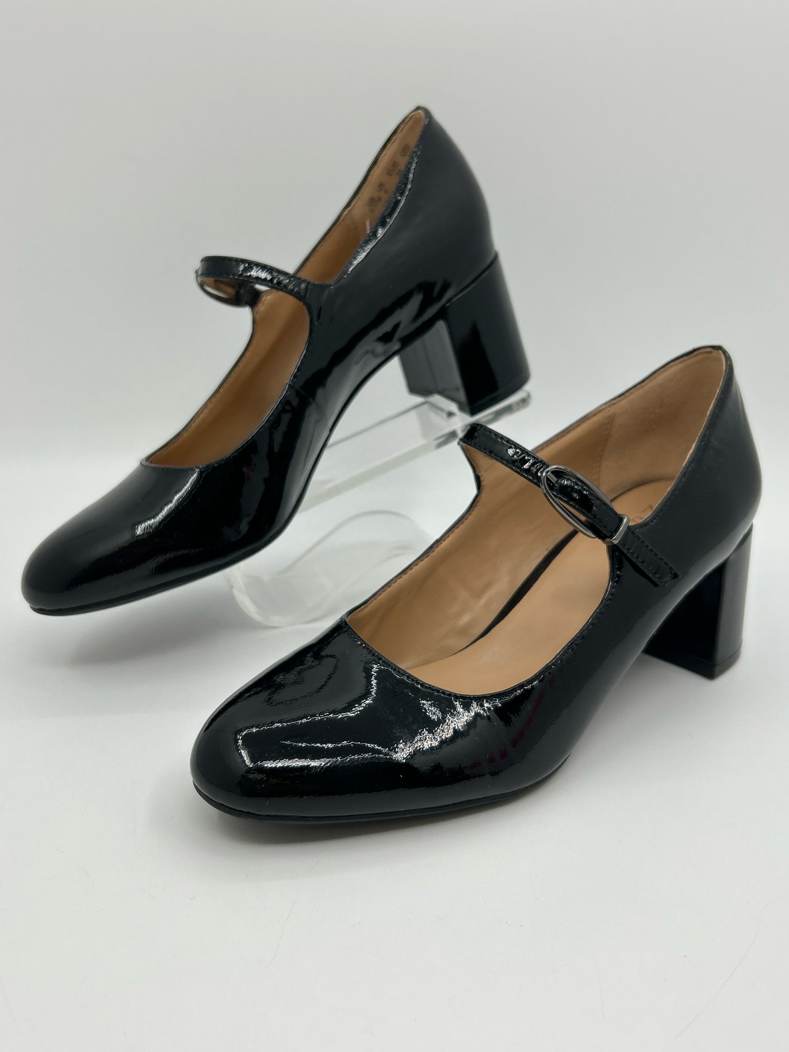 NATURALIZER Size 8.5M Black Women Pumps