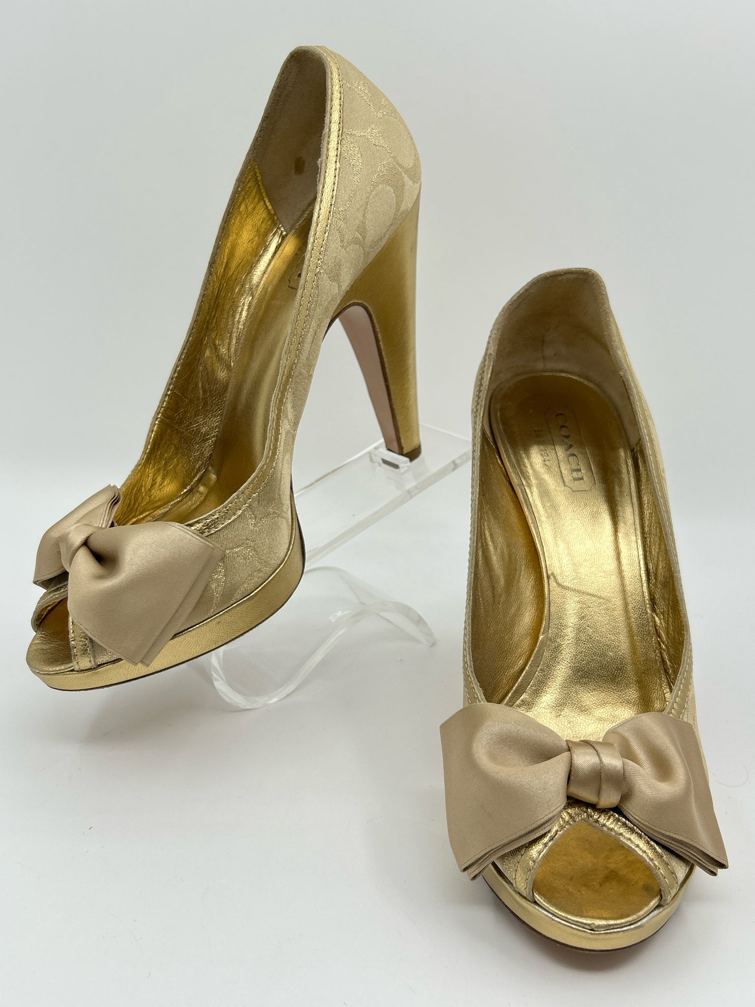 COACH Size 10B Gold Women Pumps