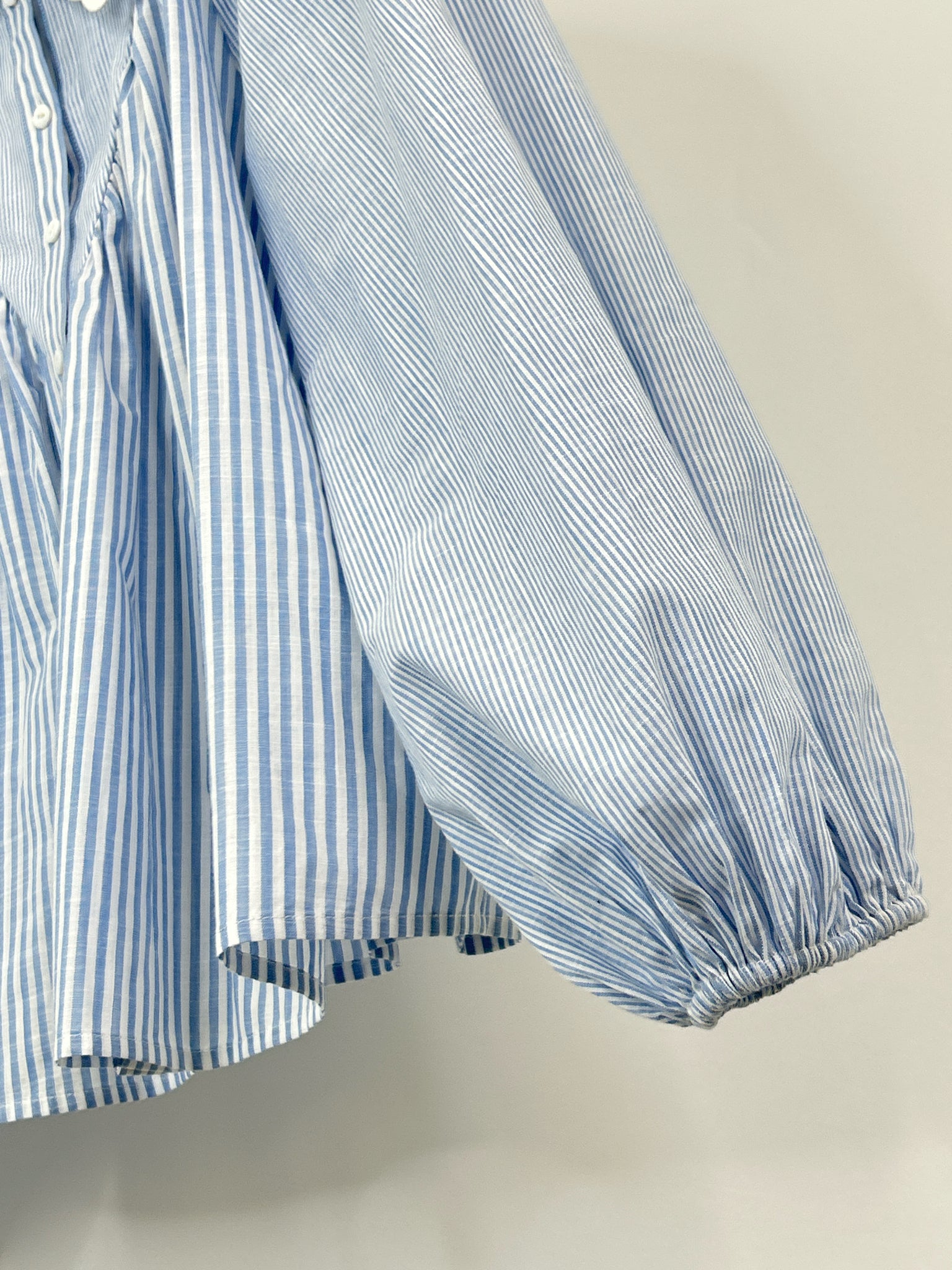 TUCKERNUCK Size M blue and white Women Blouse