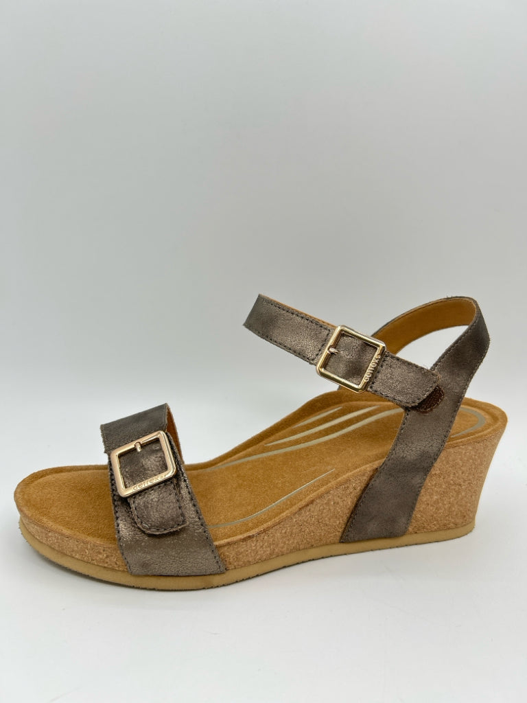 AETREX Size 10.5/11 Bronze Lexa Women's Sandal NIB