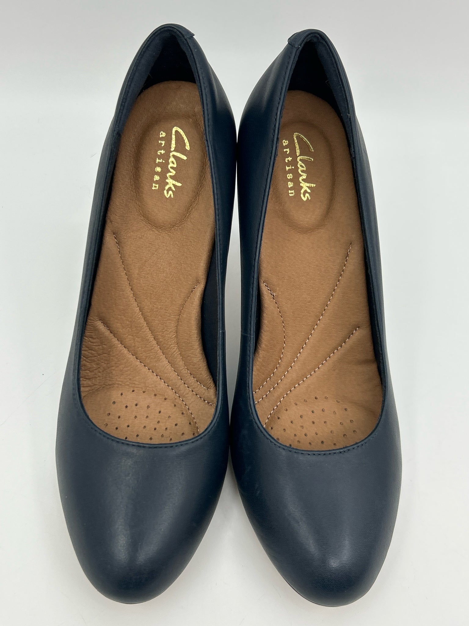 CLARKS Size 7.5M Navy Women Pumps