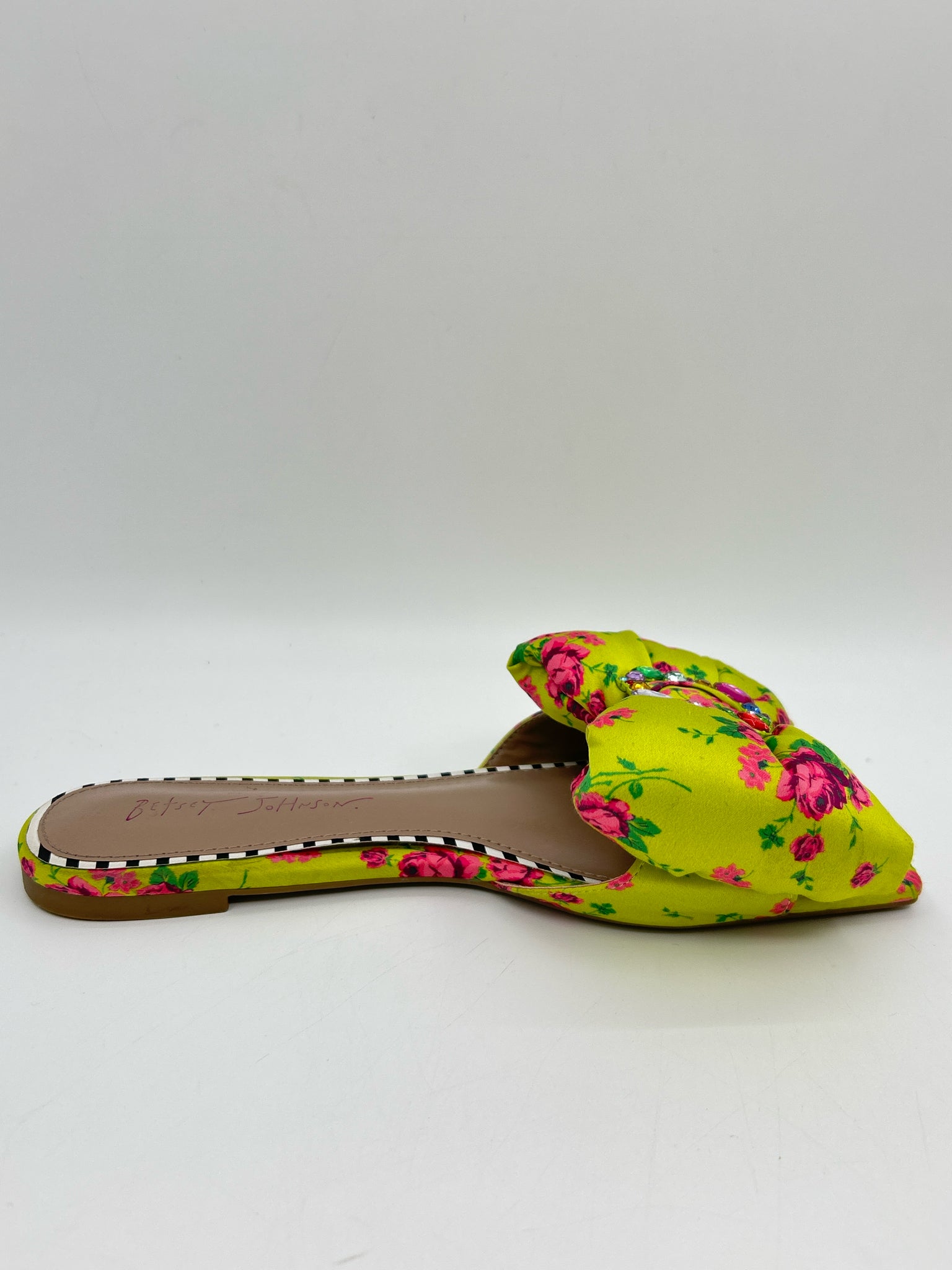 BETSEY JOHNSON Size 8.5M Chartreuse Women Sandal