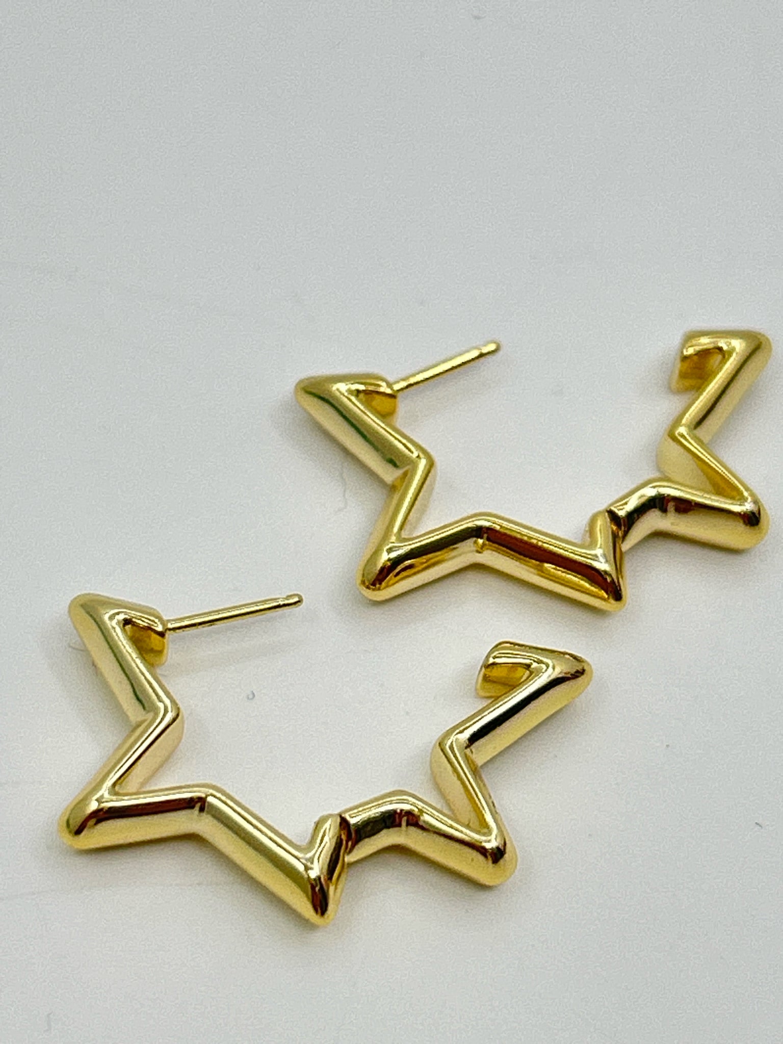 KENDRA SCOTT NWT Gold Earrings
