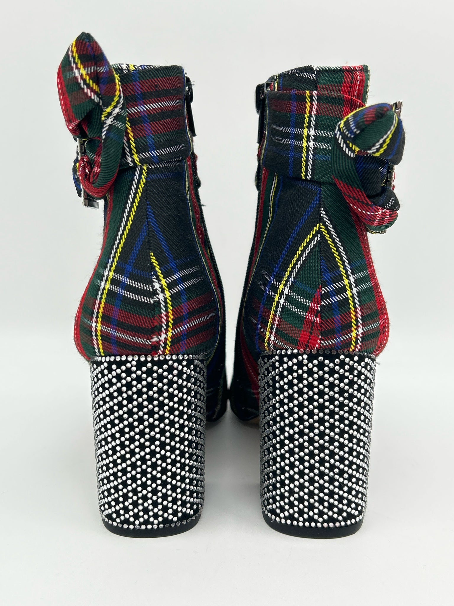 BETSEY JOHNSON Size 8M Navy plaid Women Booties
