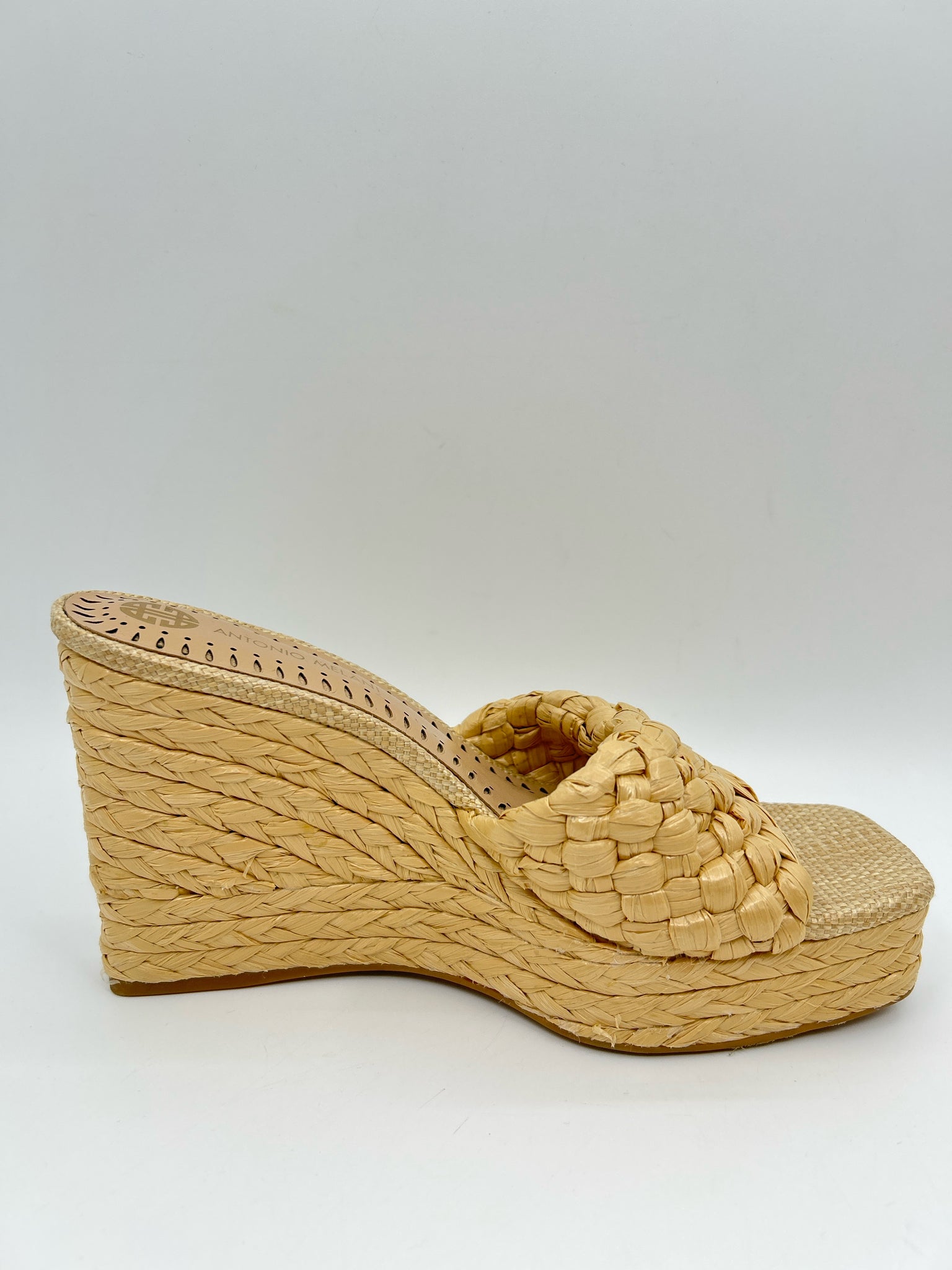 ANTONIO MELANI Size 8M Beige Women Sandal