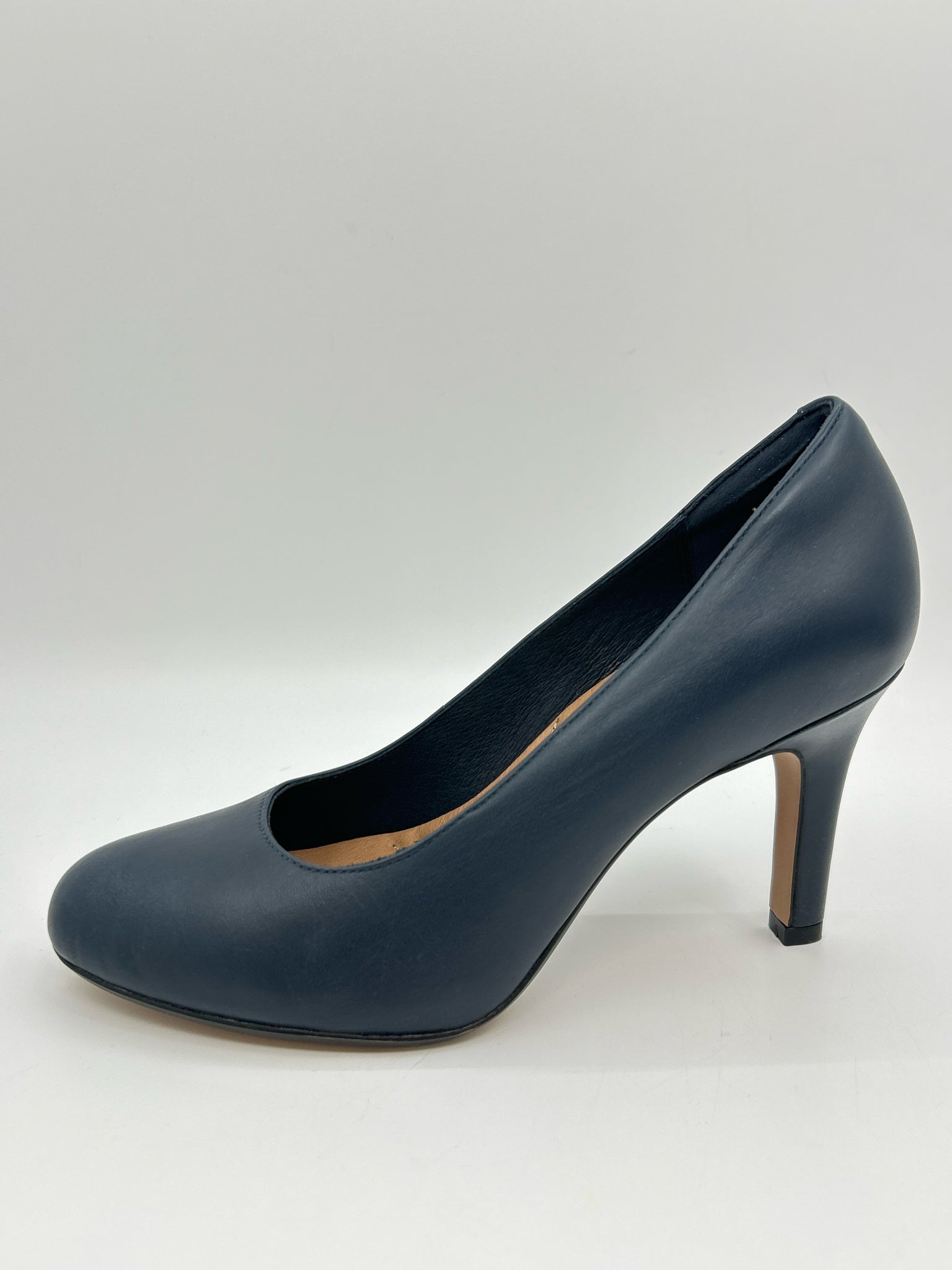 CLARKS Size 7.5M Navy Women Pumps