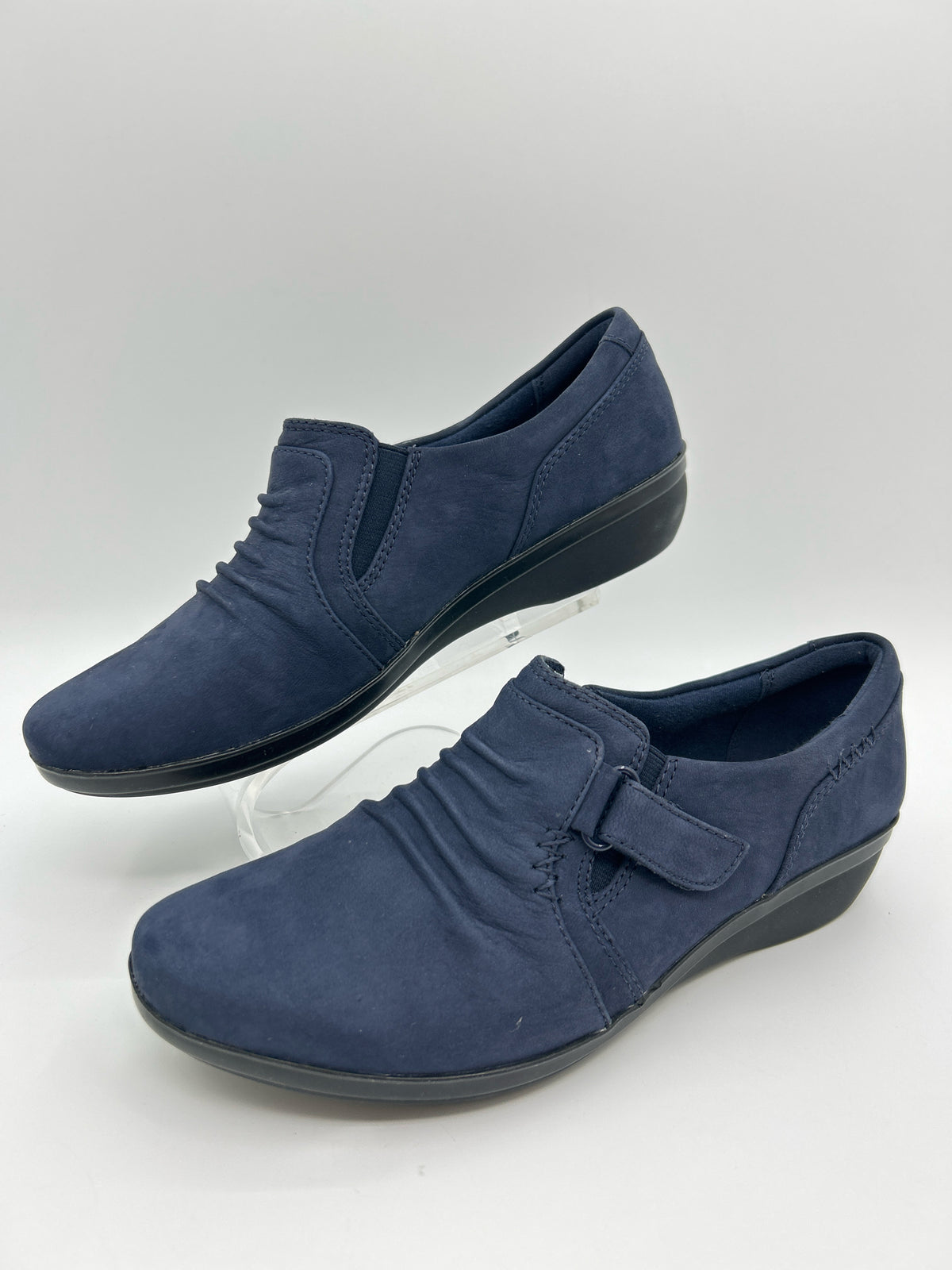 CLARKS COLLECTION NWOB Size 7 Navy Women Shoes