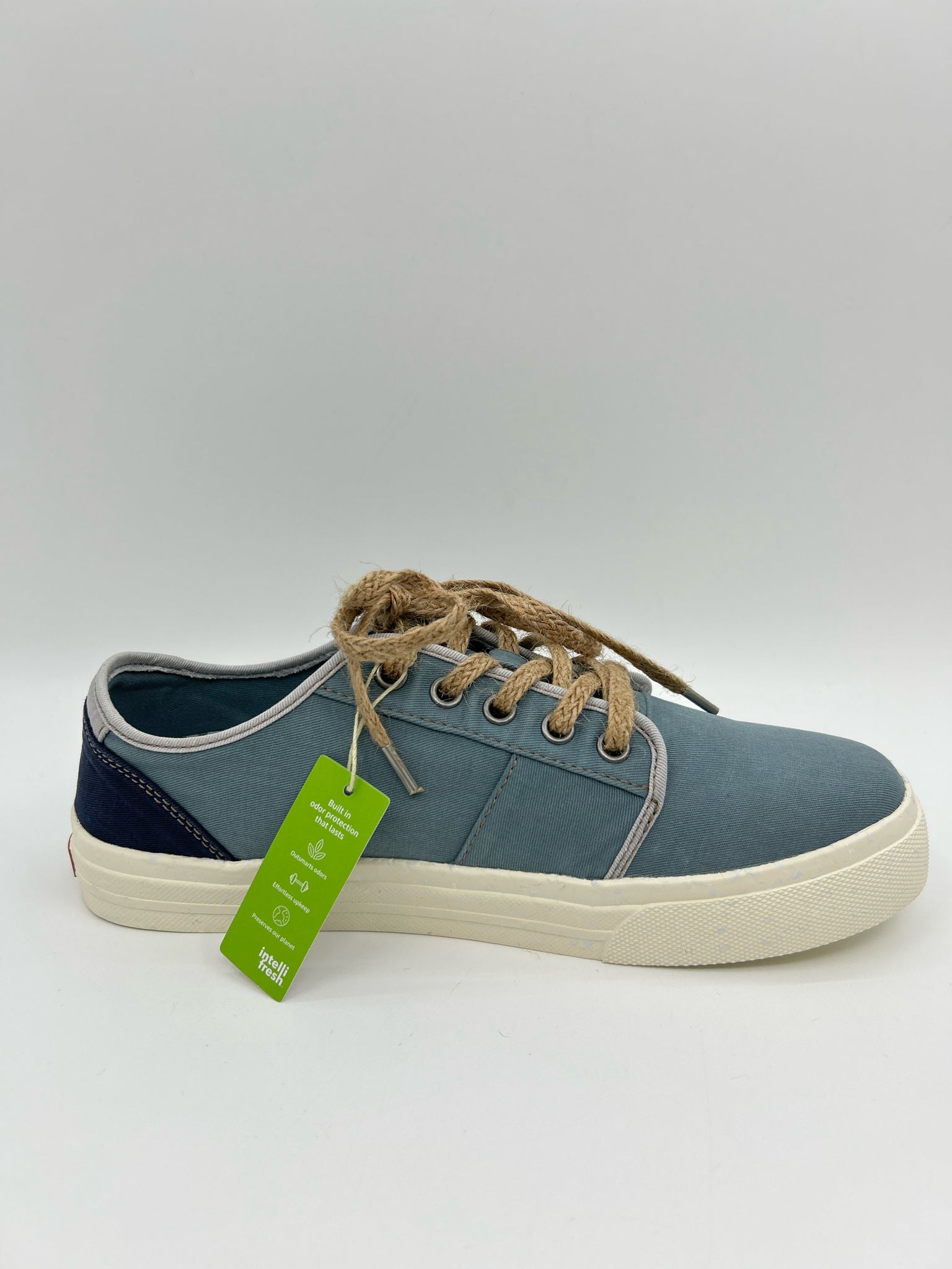 TAOS Size 8M BLUE AND NAVY Women Sneakers