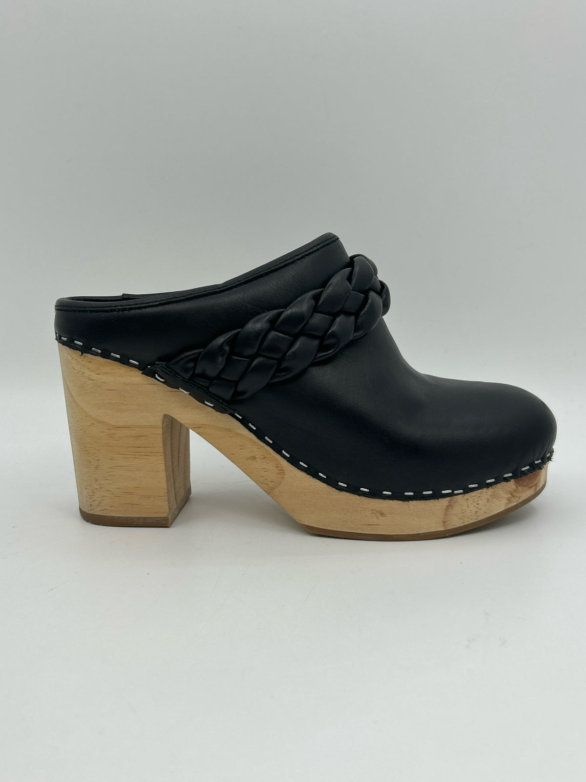 DOLCE VITA Size 7.5 Black Women Clogs