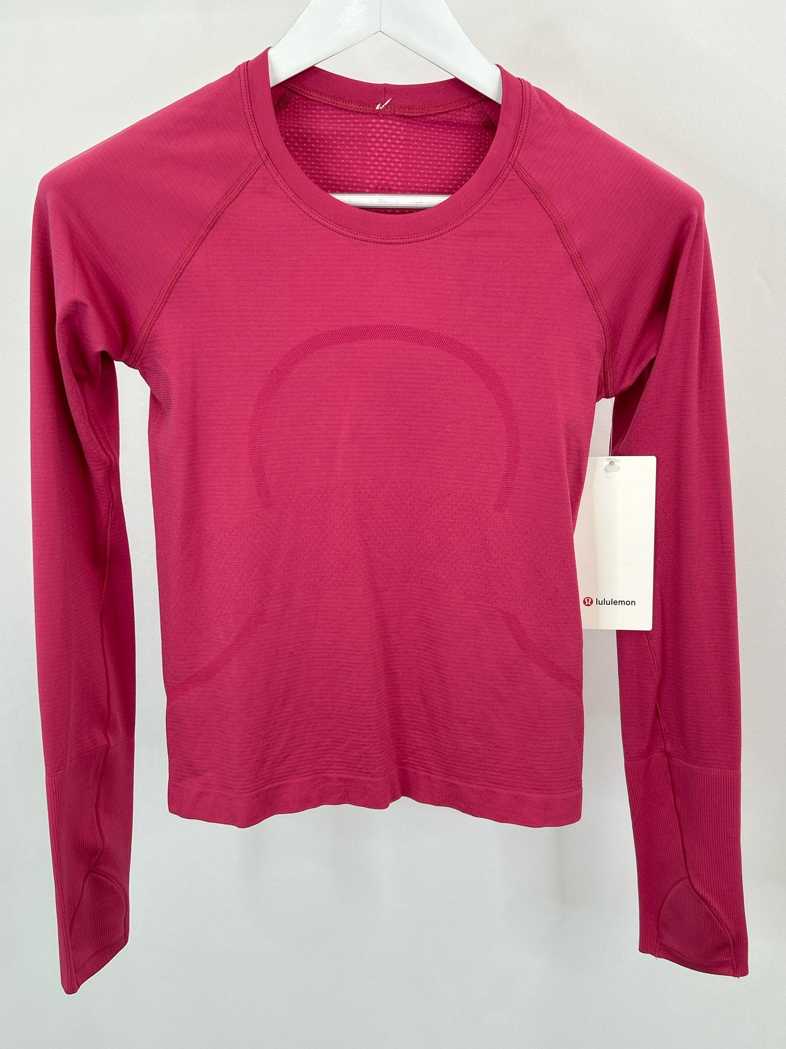 LULULEMON Size 4 Raspberry Women Workout Swiftly Tech Top NWT